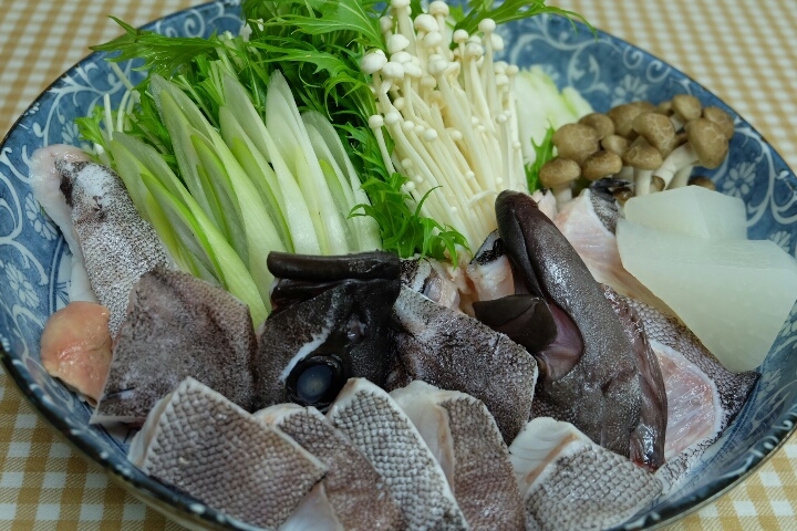 【地魚の海鮮鍋】その日一番の旬魚を大将おまかせで♪自家製ポン酢で味わう季節の鍋料理