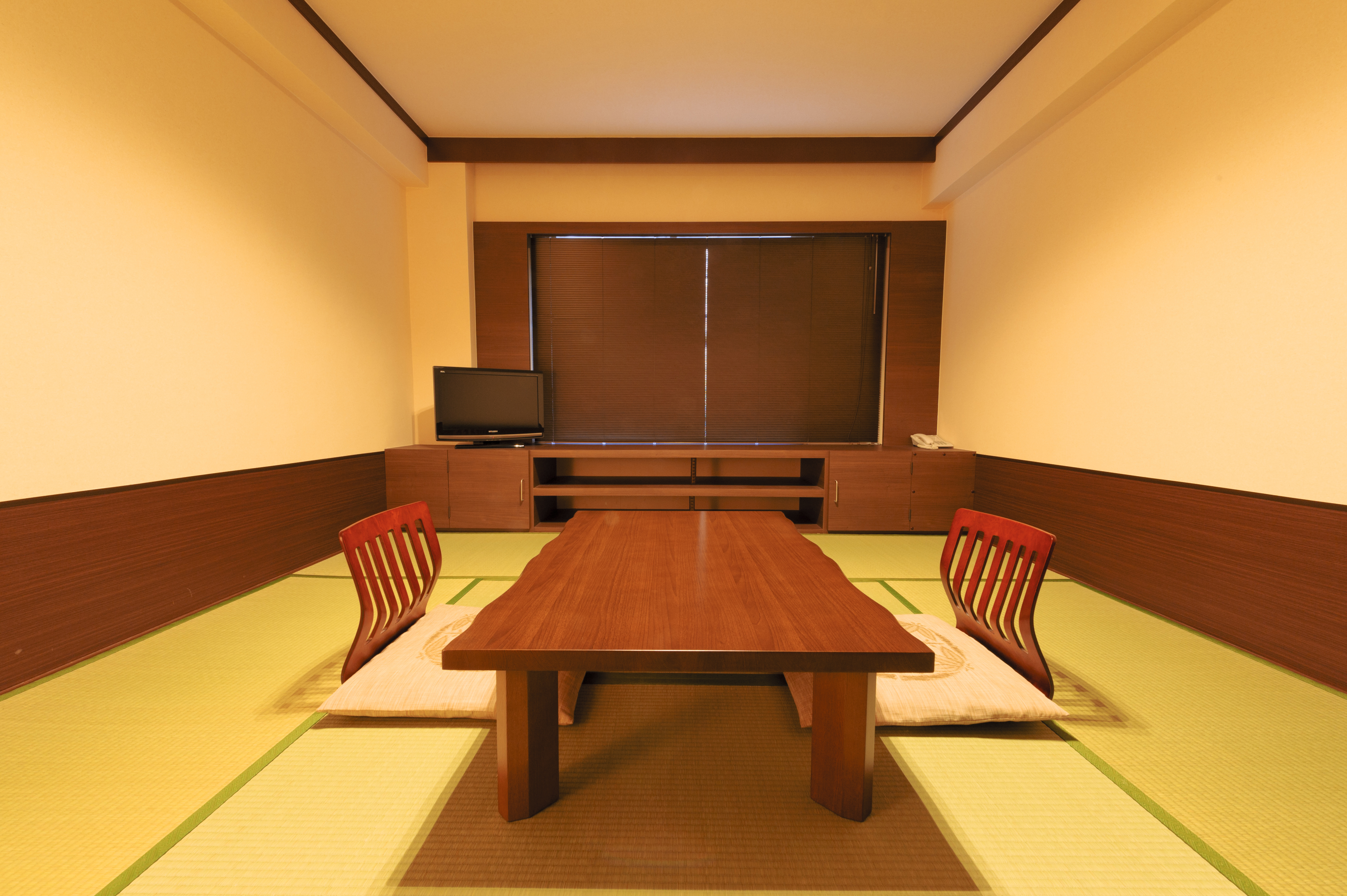 △【＜禁煙山側＞和室8畳】洗面所トイレ付