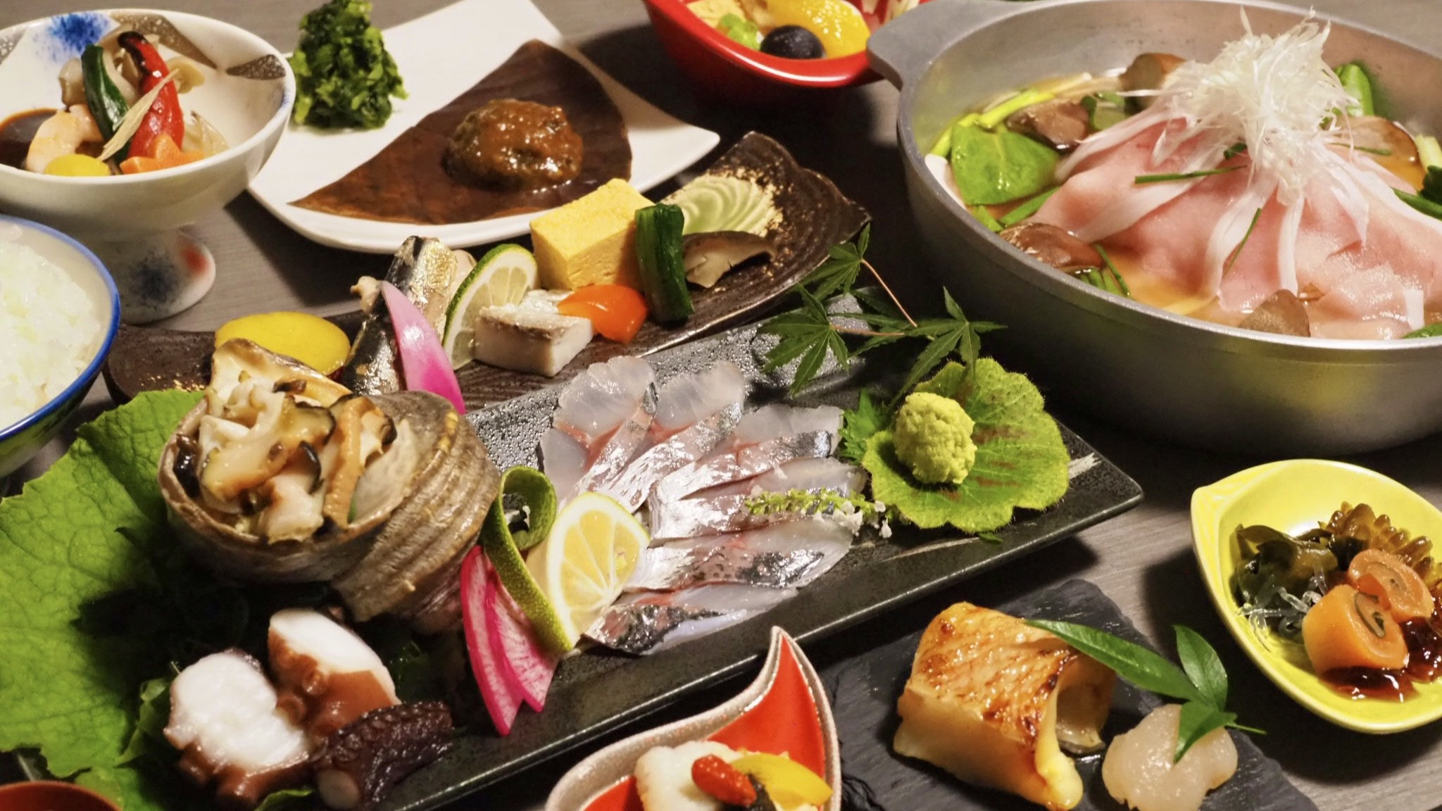 佐賀関直送の新鮮な地魚と奥豊後豚を使用した木蓮鍋