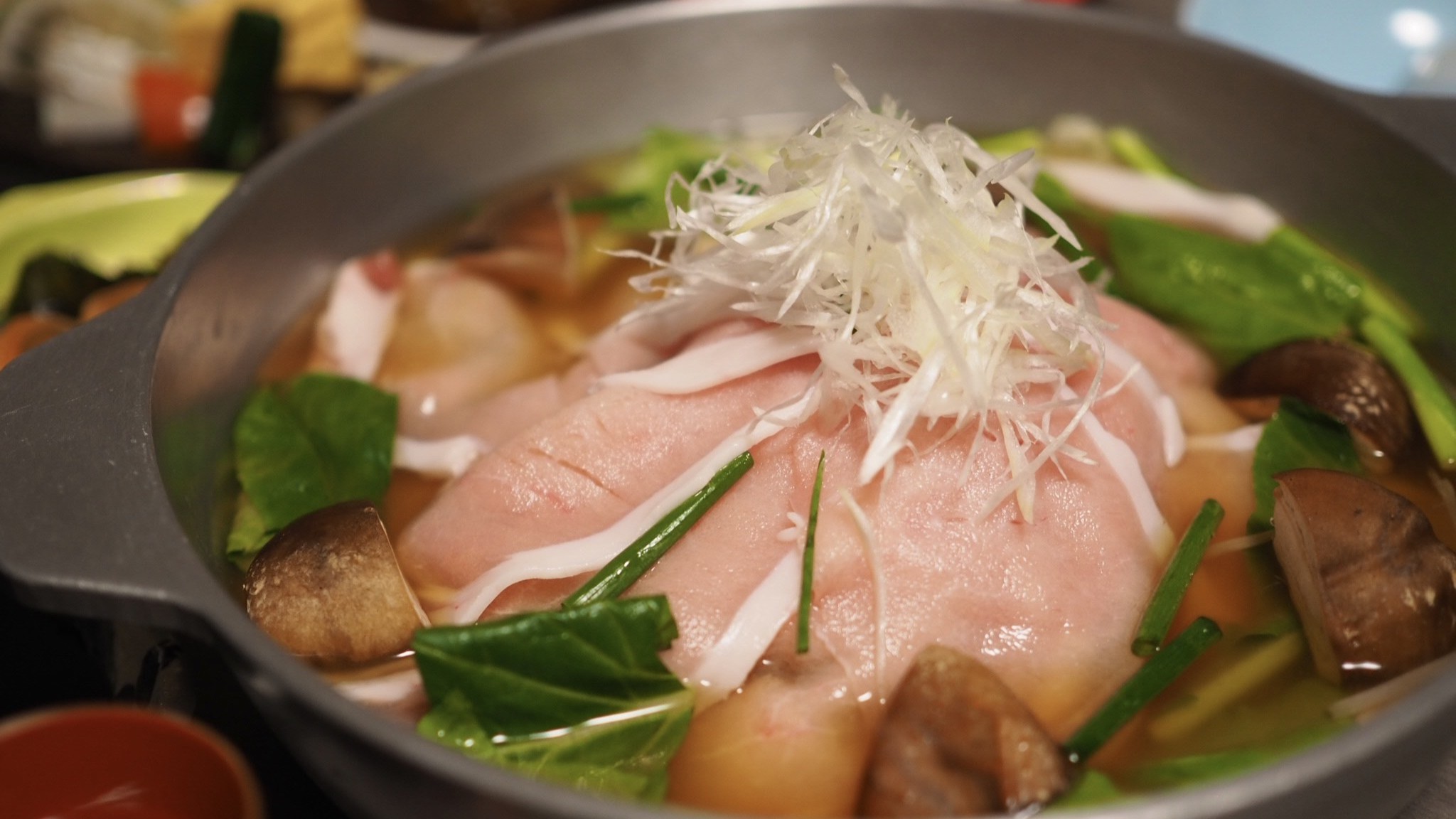 奥豊後豚を使用した味噌仕立ての木蓮鍋