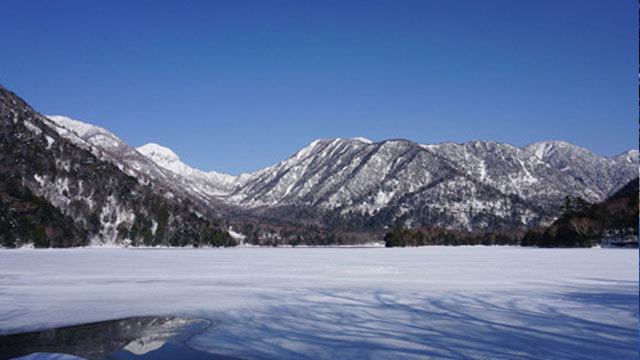 凍結した湯ノ湖　2月中旬