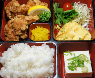 唐揚弁当　880円