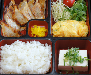 餃子弁当　780円