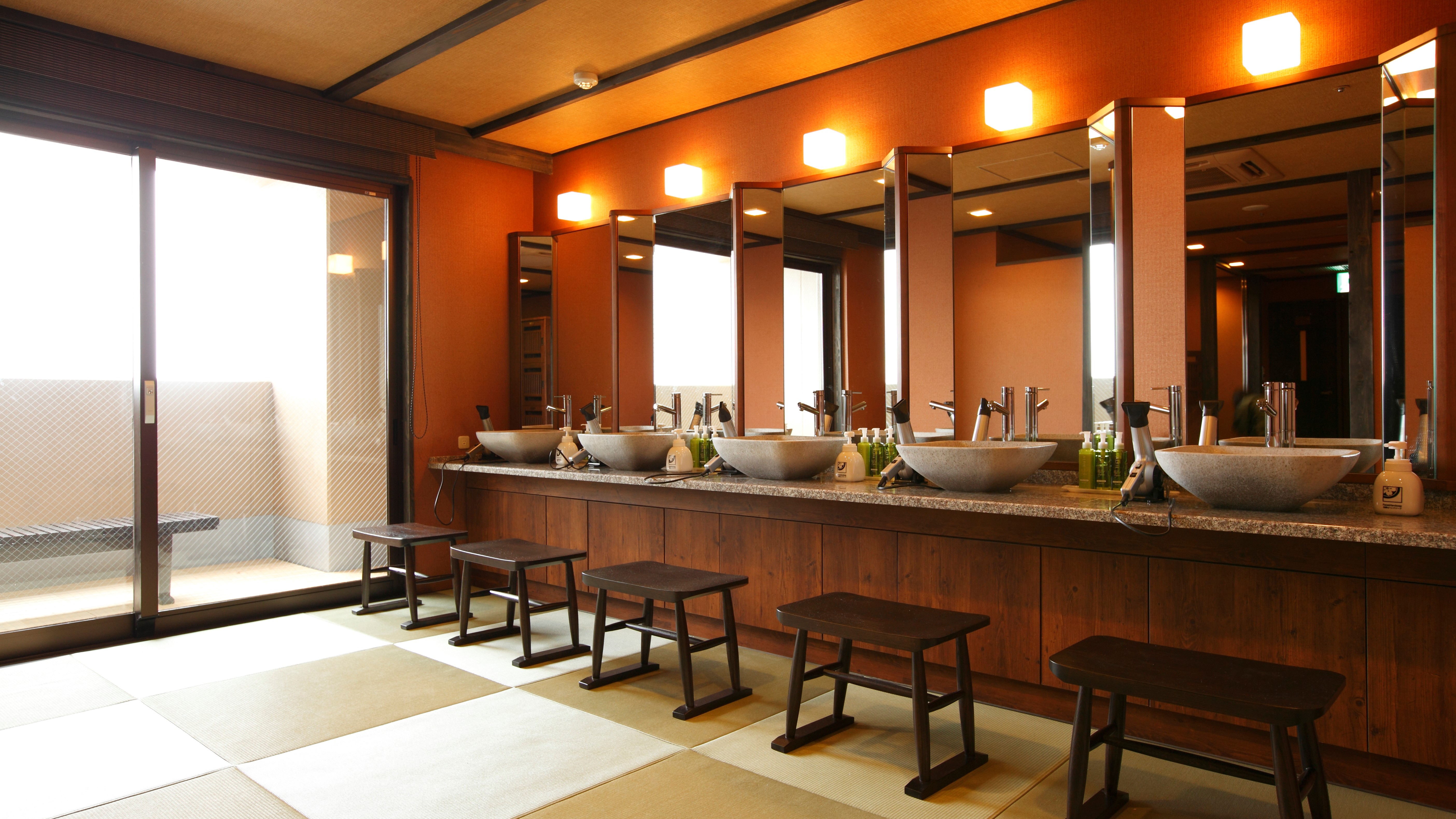 【大浴場】脱衣室