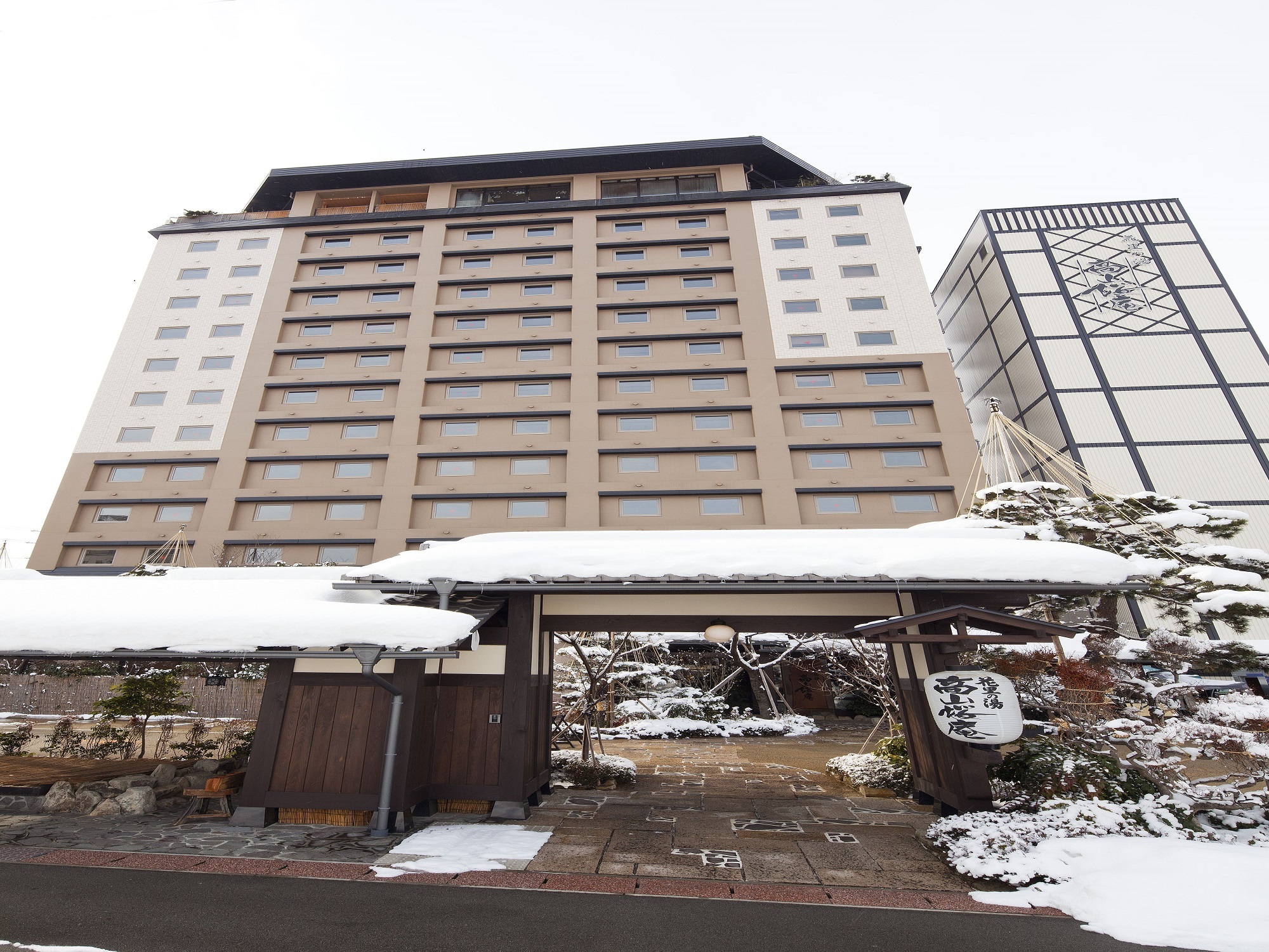 ホテル外観　（冬）