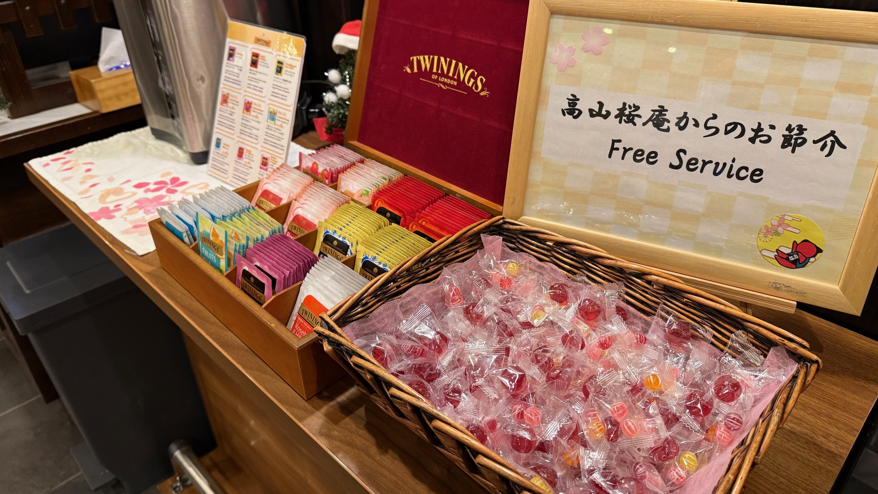 サービス（キャンディ・紅茶）