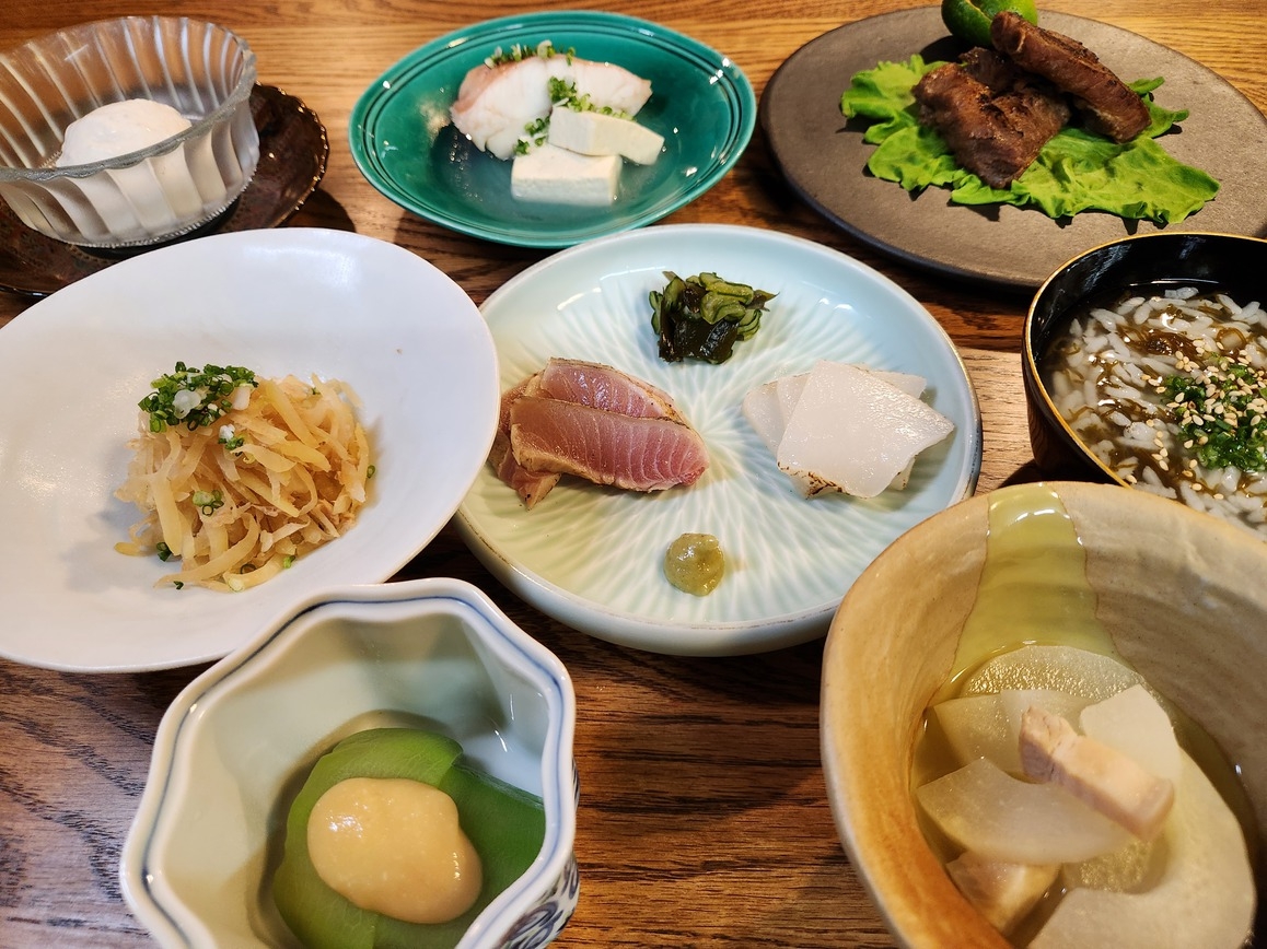 沖縄ごはん二食付き。