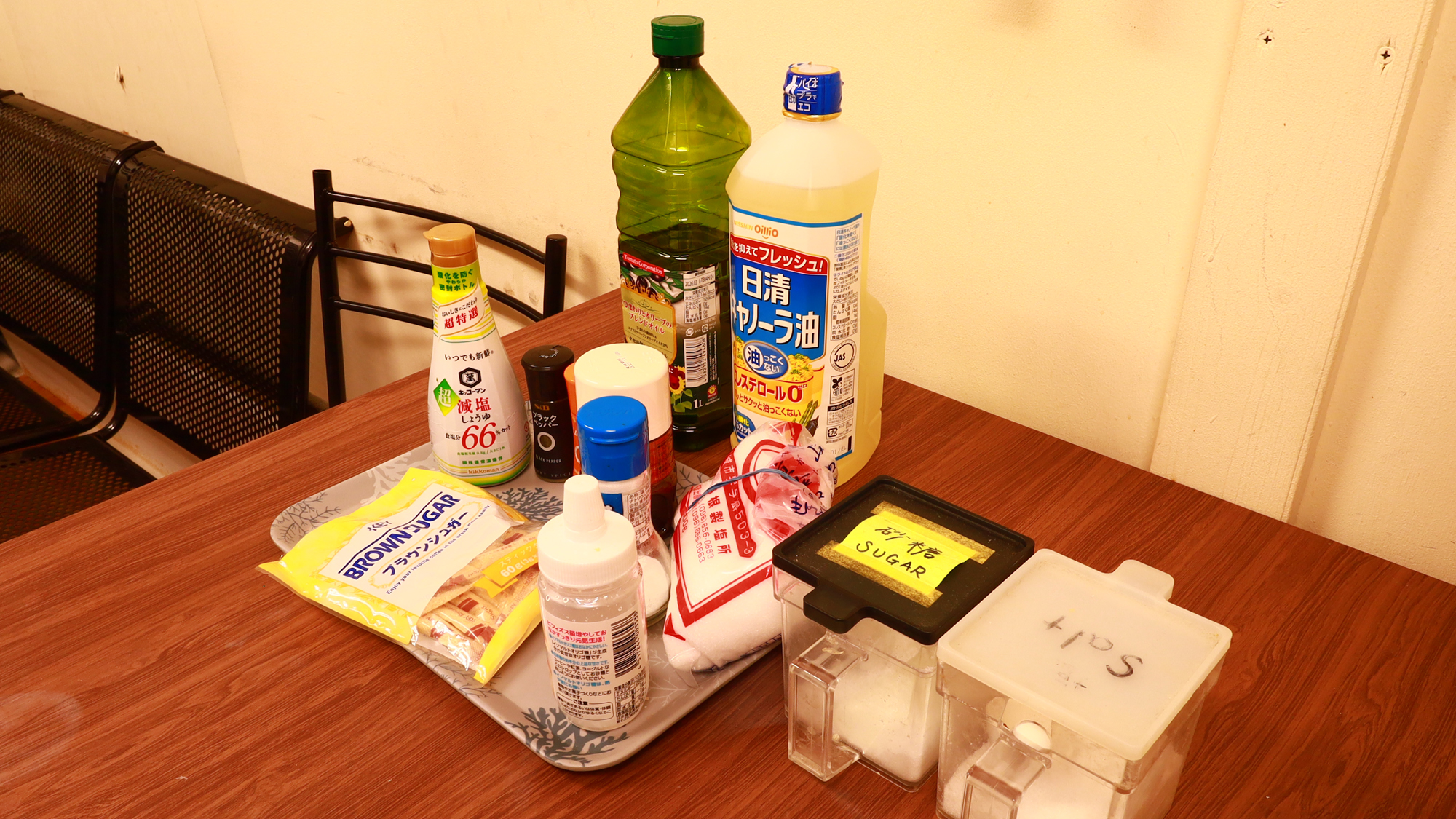 【共用キッチン】調味料類も設置されているものはご利用可能です_