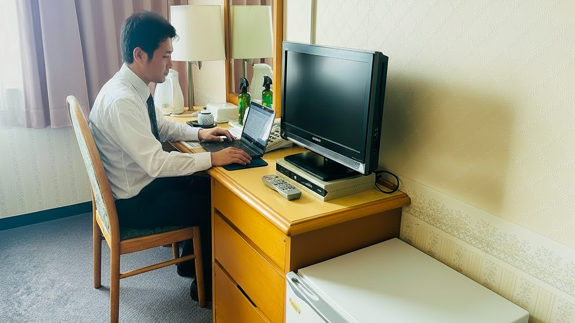 客室デスク使用イメージ
