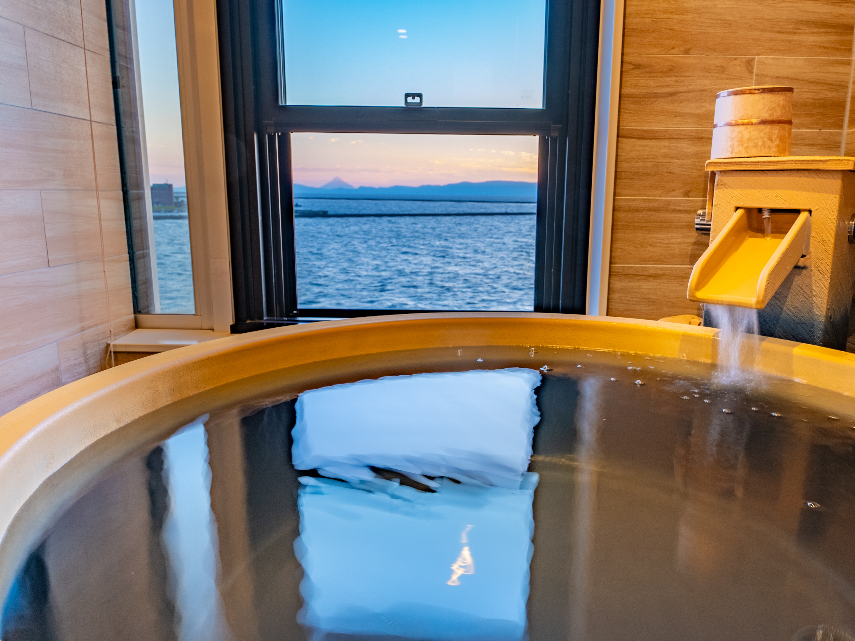 ［和モダン和洋室］30㎡　信楽焼半露天風呂付　