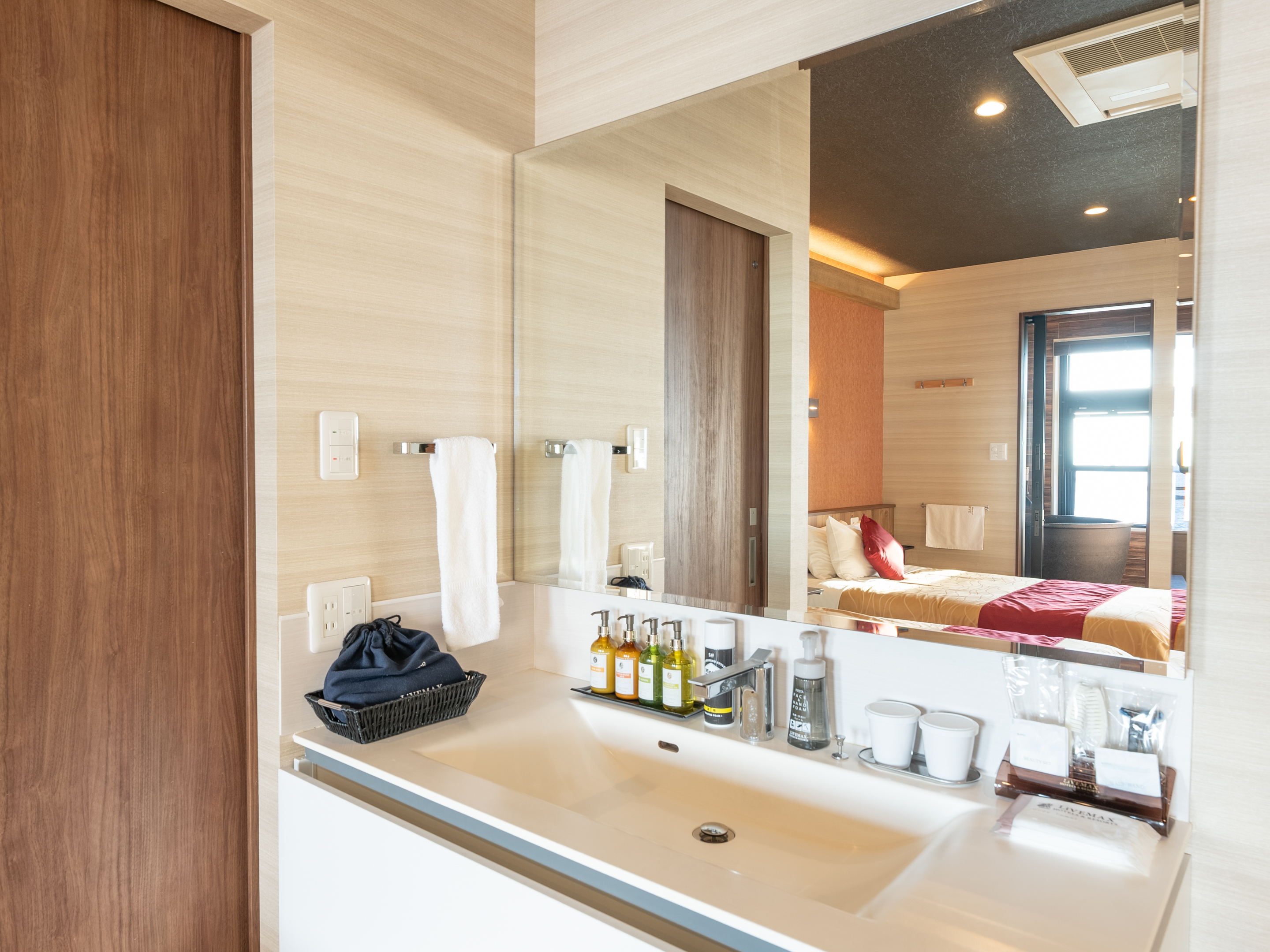 ［和モダン和洋室］30㎡　信楽焼半露天風呂付　