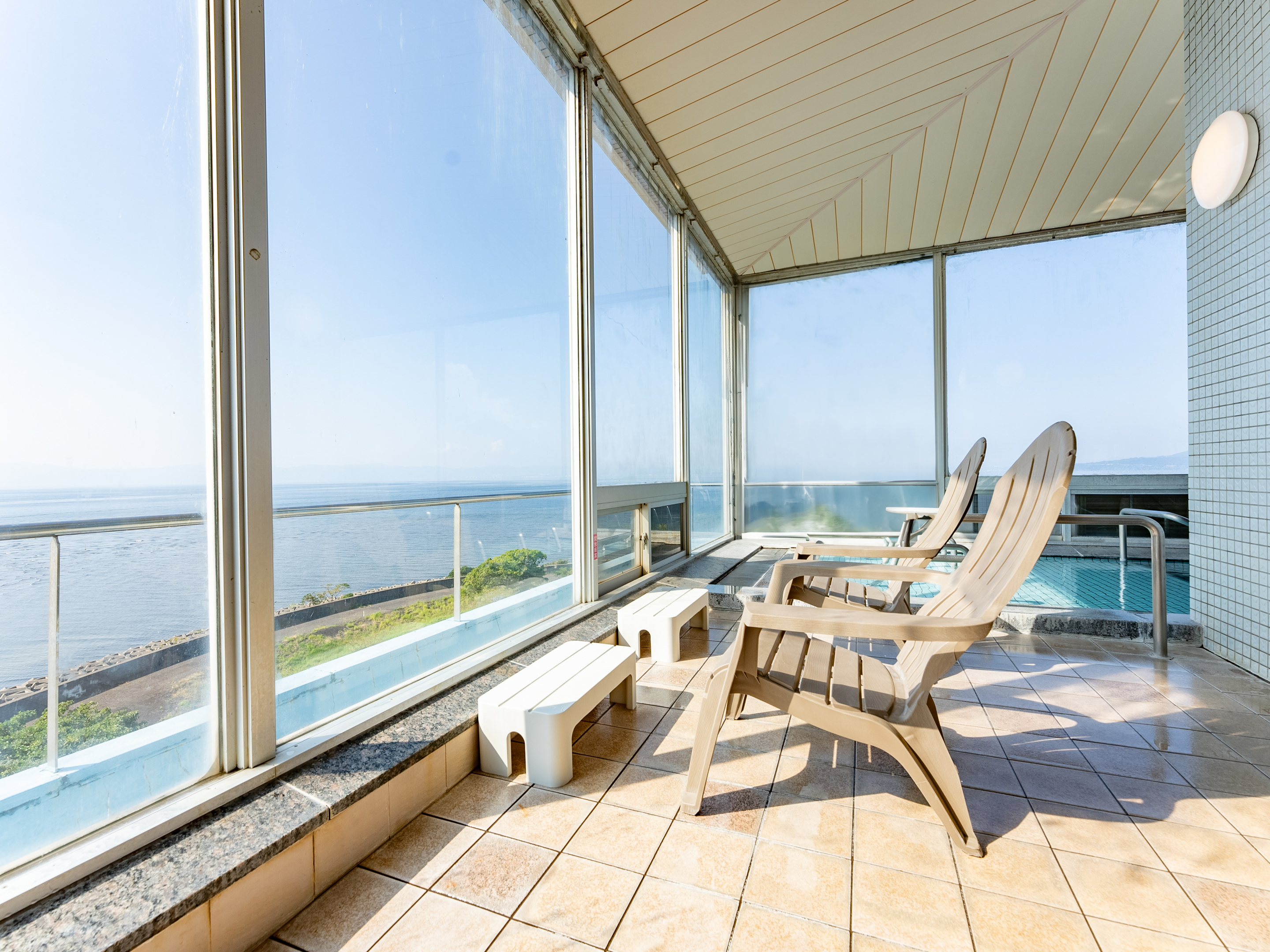 ［展望露天風呂］全国でも名高い「高ph値」の名湯！全てのお風呂は自家源泉100％掛け流しです