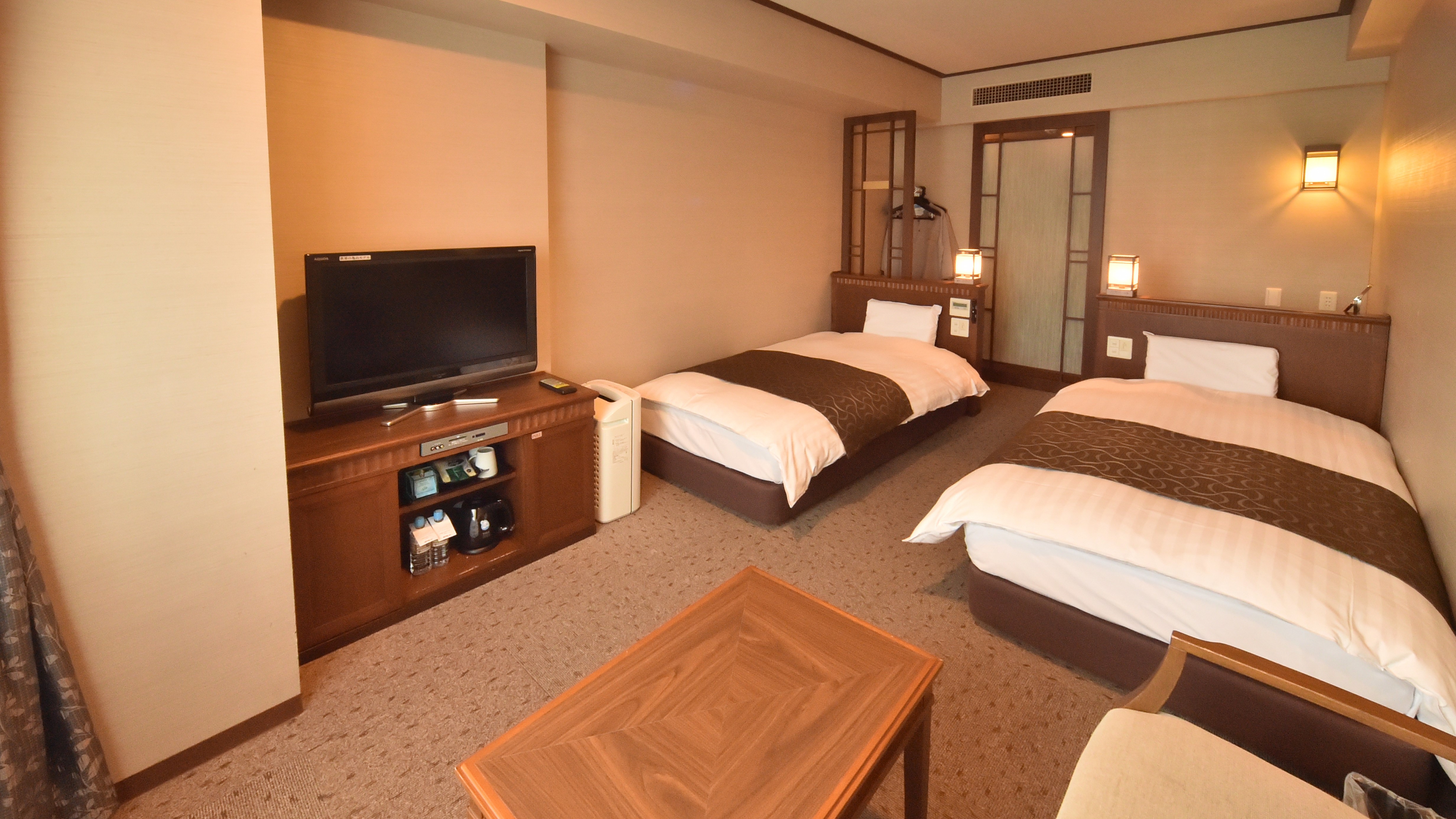 【ツインルーム】ベッドサイズ100&times;200㎝（2台）、約21㎡