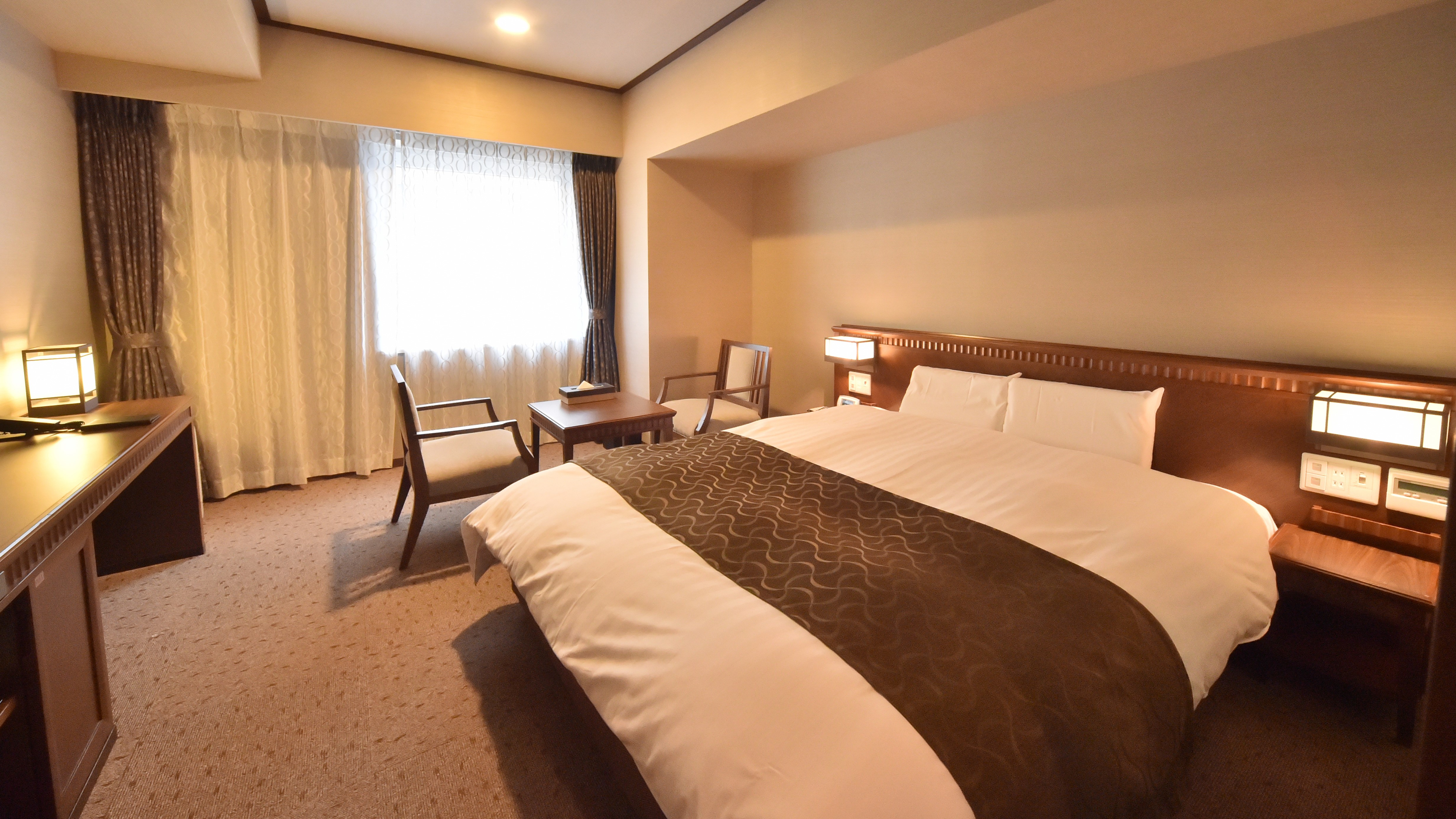 【クイーンルーム】ベッドサイズ160&times;200㎝、約21㎡