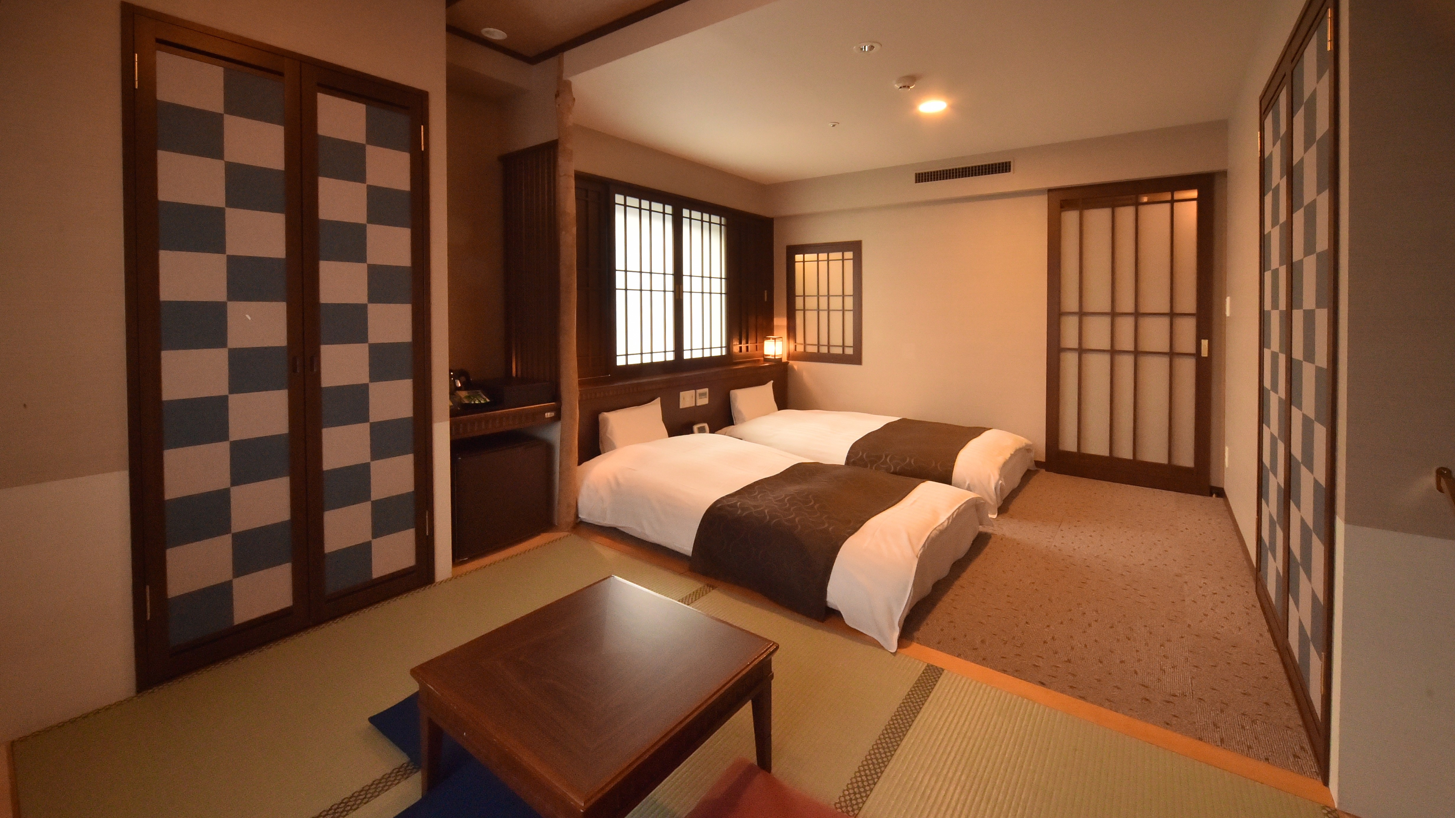 【和洋室】ベッドサイズ100&times;200㎝（2台）、約32㎡