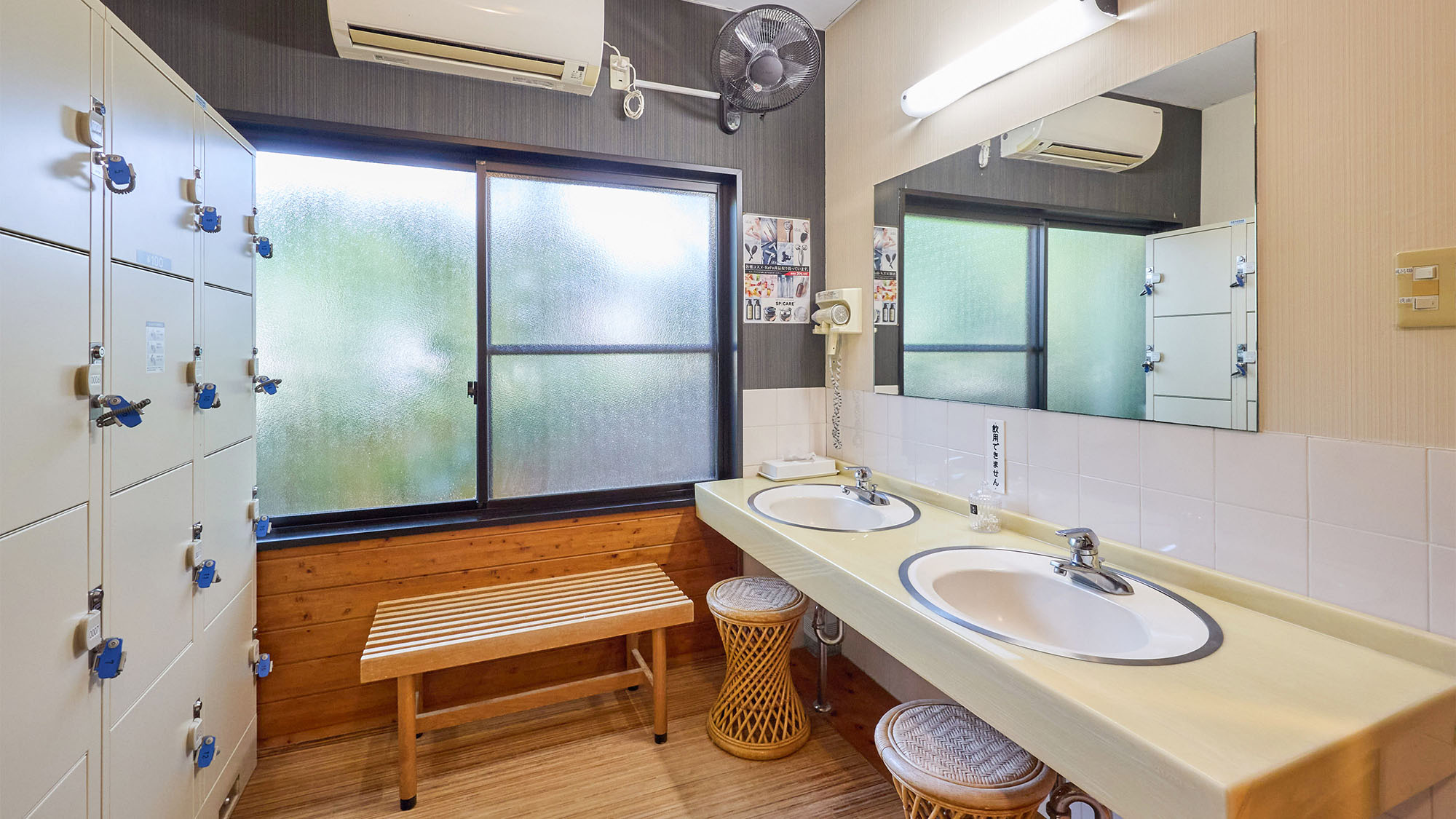 ・【男湯／うずらの湯】脱衣所には鍵付きのロッカーを設置しています