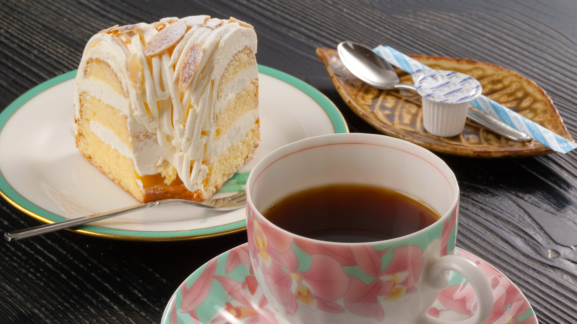 ・【ケーキセット】ほっと一息♪温泉の前にケーキタイムはいかがでしょうか