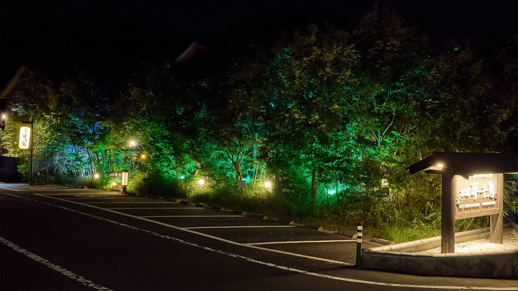 ・【駐車場】20台分の駐車場は無料でご利用いただけます（※要予約）