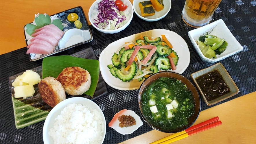 ・【夕食一例】シーシャインおすすめのお料理をご用意！