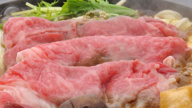 最高の近江牛をすきやきでぐつぐつ…早く食べたーい！