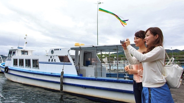 日帰り体験＆昼食＆温泉　紅葉狩りクルージングと沖島さんぽ（紅葉弁当付）【9：30休暇村出発便】