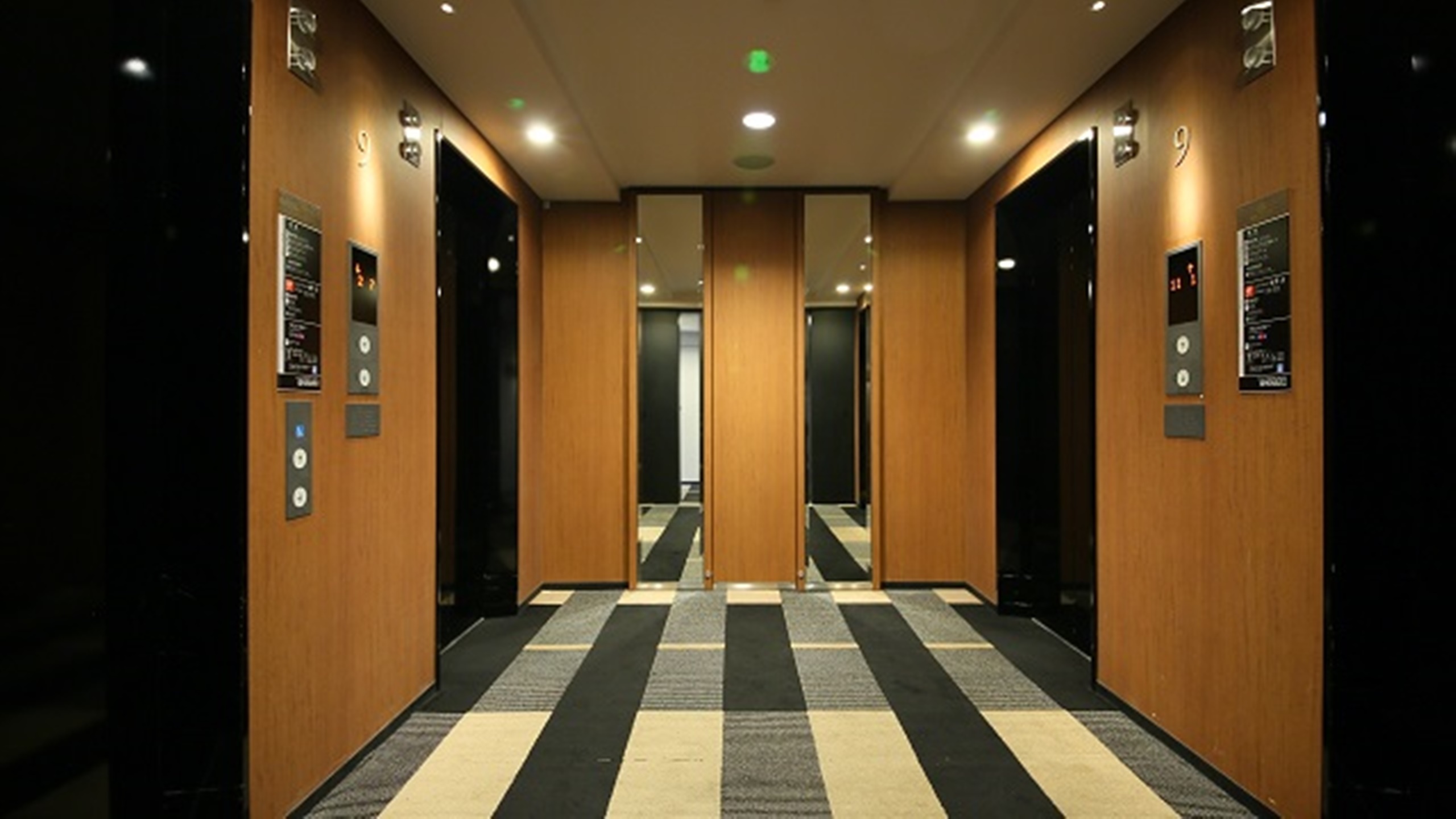 2F～15Fエレベーターホール