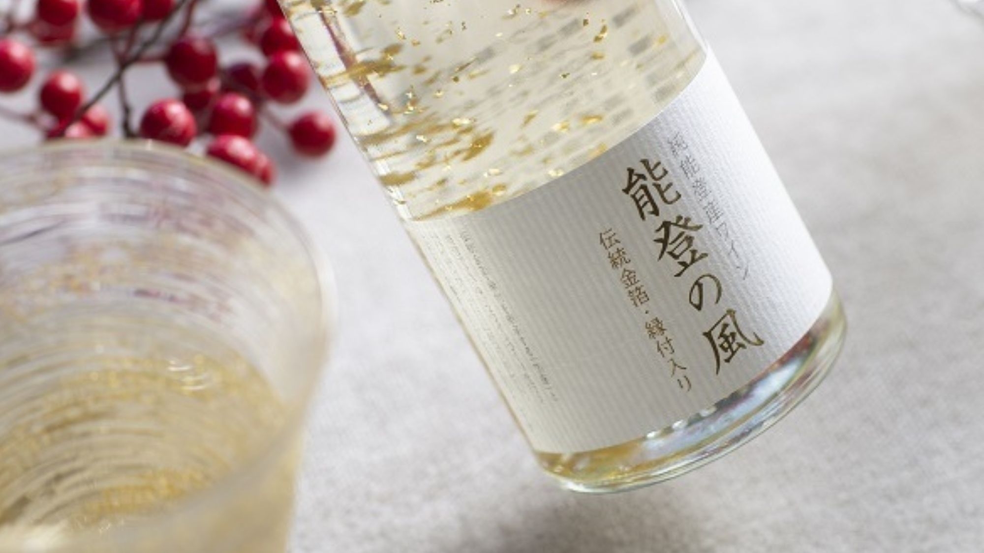 【夏限定お部屋で特等席】柴山潟に舞う「納涼花火」を独占！能登の風薫る金箔ワインに銘菓ビーバー特典付