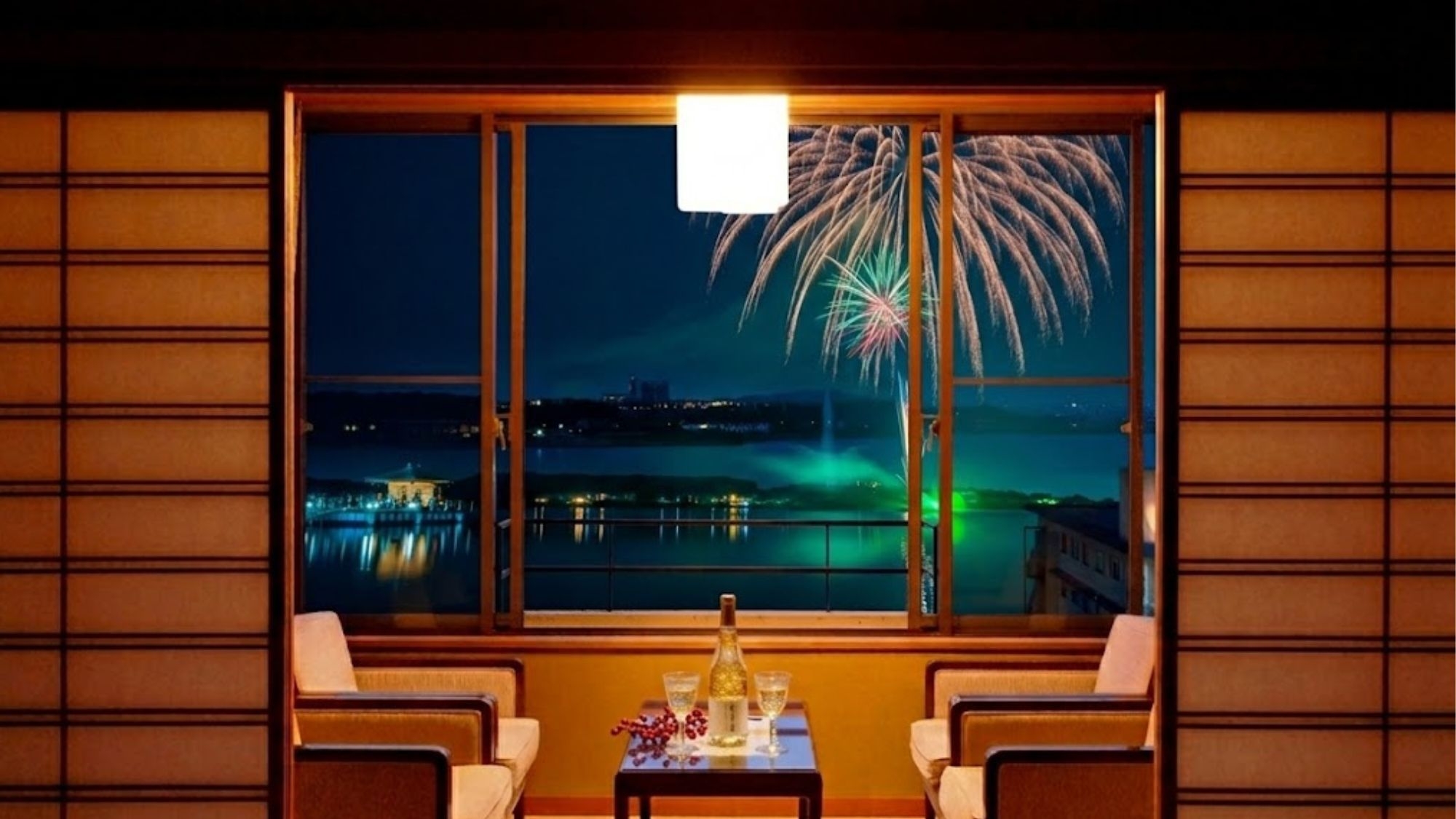 【夏限定お部屋で特等席】柴山潟に舞う「納涼花火」を独占！能登の風薫る金箔ワインに銘菓ビーバー特典付