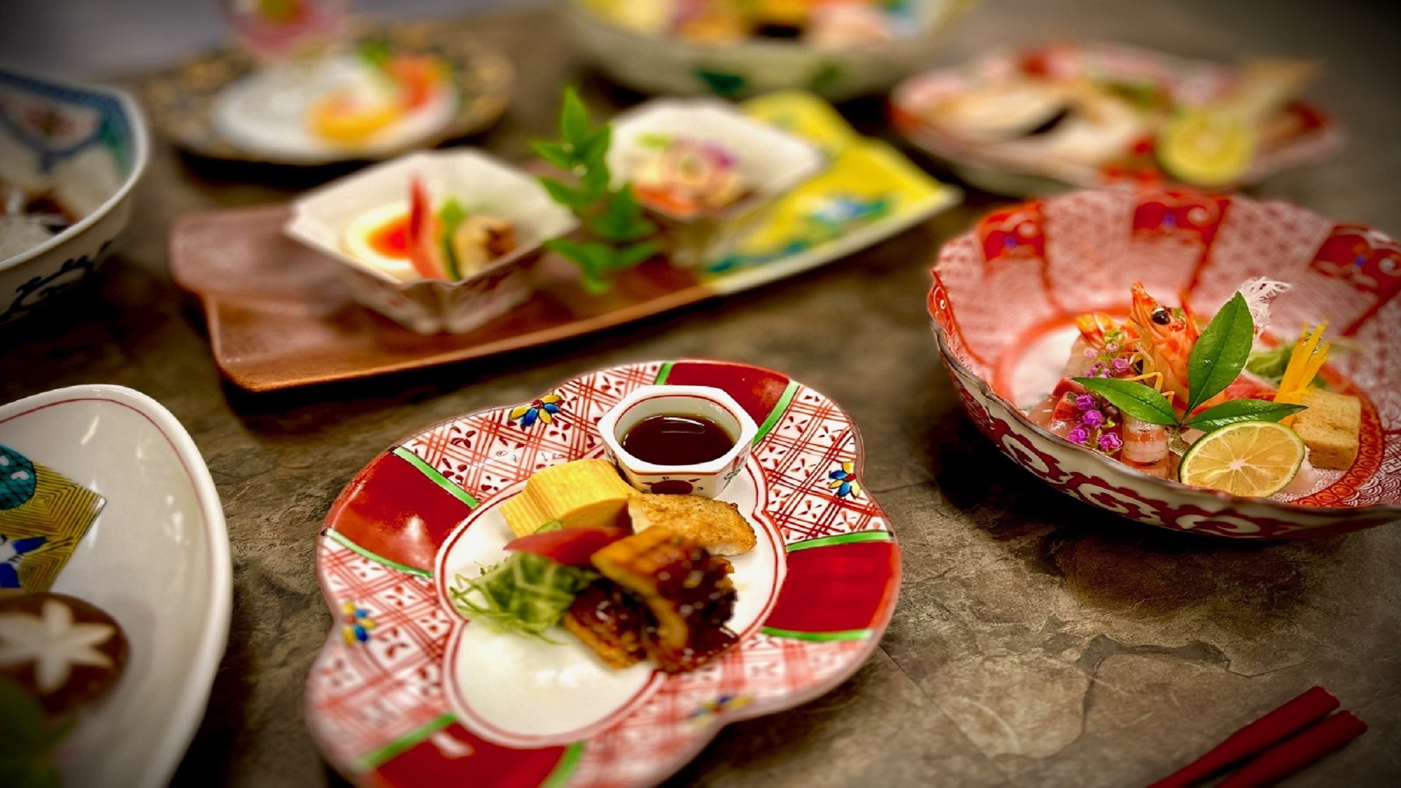 九谷焼の器と当館自慢の会席料理の融合