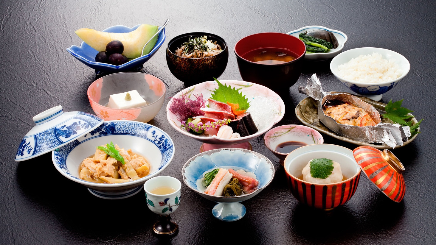 【カジュアル・特定日（夕朝食付）】お食事少なめでお得｜旅館の夕食が食べきれない方向け［年末年始］