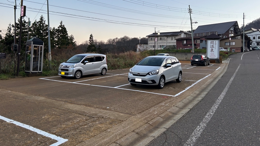 *【関温泉共同駐車場】冬季は近隣の共同駐車場又は当館裏の駐車場にご案内となる場合がございます