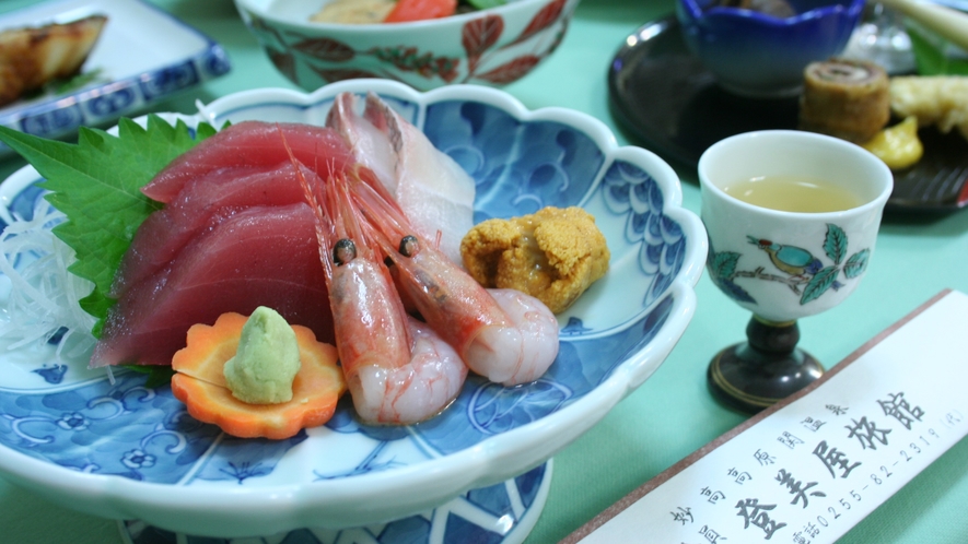 *【夕食一例】四季折々の味覚や、地元の名物もご堪能いただけます！