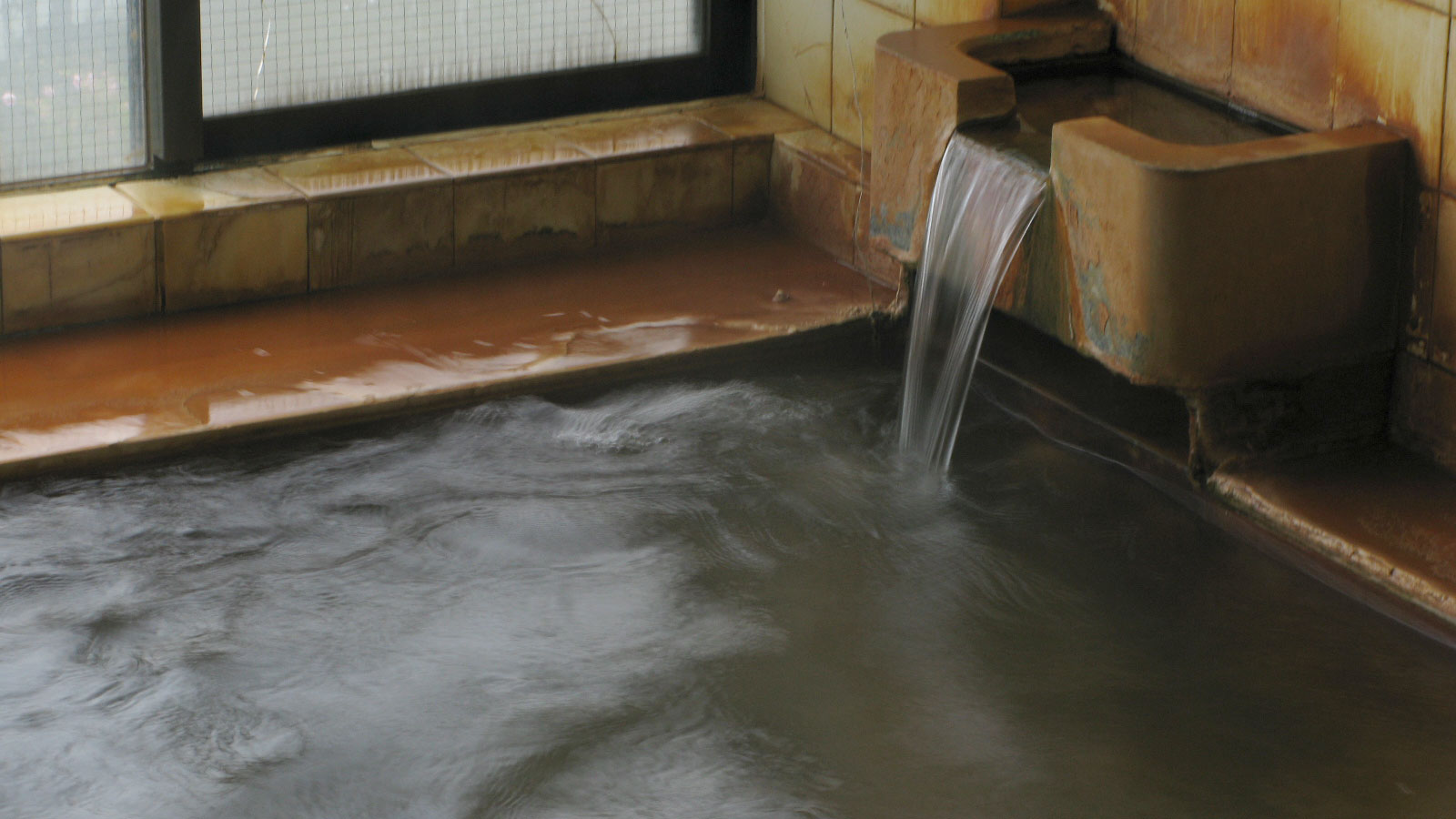 100％源泉かけ流し！大浴場