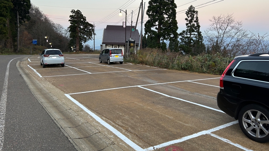*【関温泉共同駐車場】冬季は近隣の共同駐車場又は当館裏の駐車場にご案内となる場合がございます