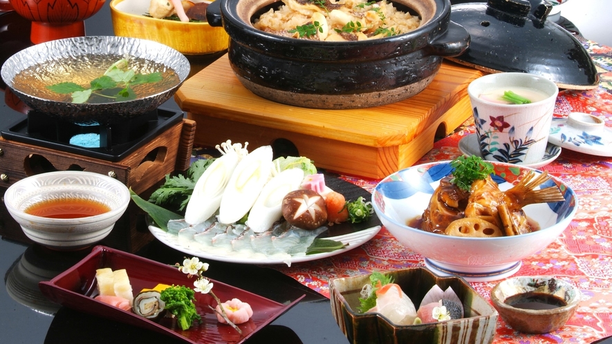 【春　料理一例】「桜鯛」ともいわれる旬の「鯛」は京丹後の名産です。