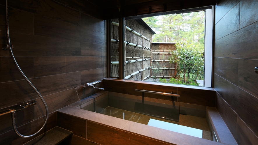 【雪舟】露天風呂のような開放感ある客室風呂もお楽しみ下さい。
