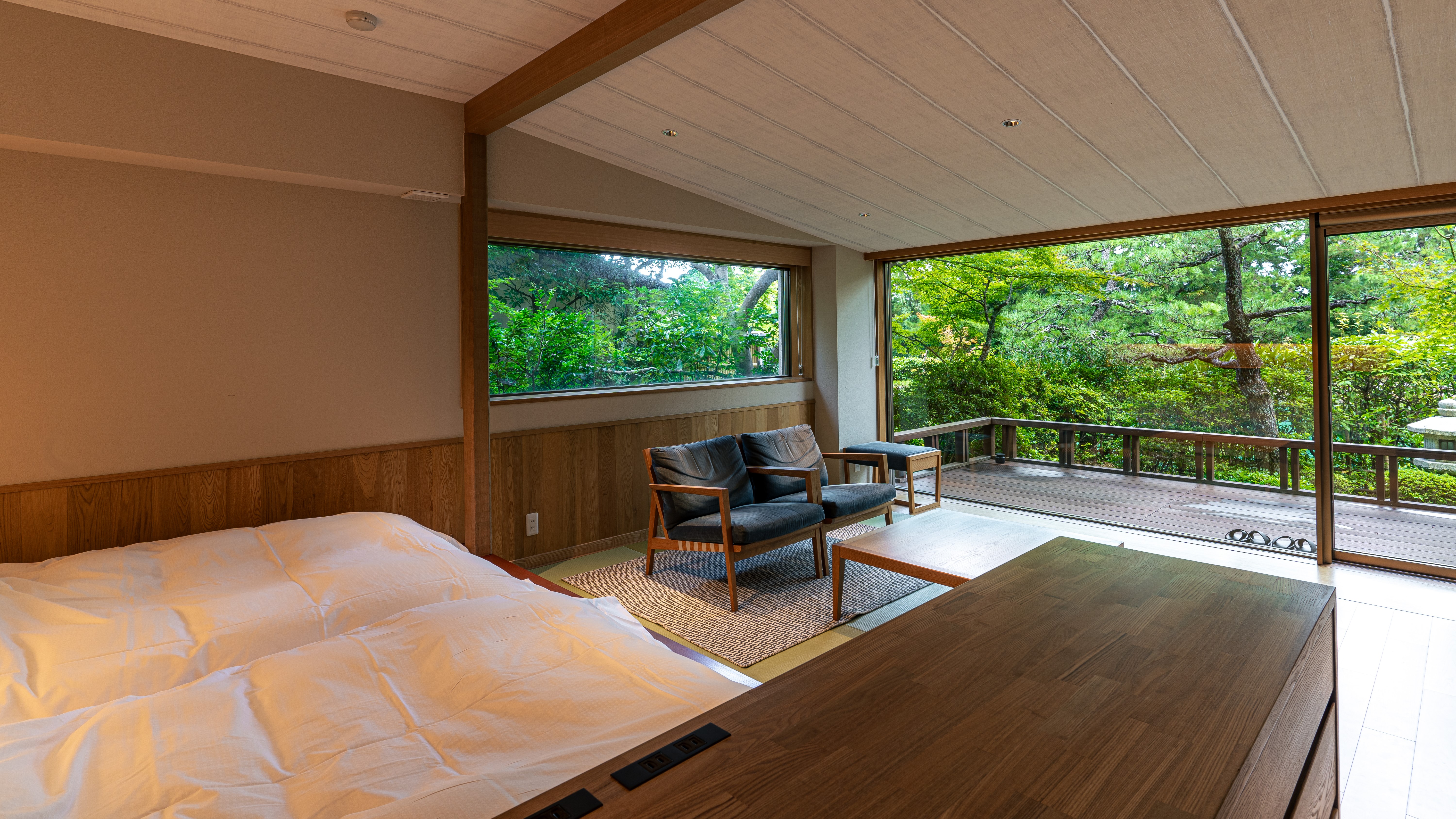 「舞の棟　和モダン」1階　天橋立を望むモダンなお部屋でゆったりとした時間をお過ごしください。