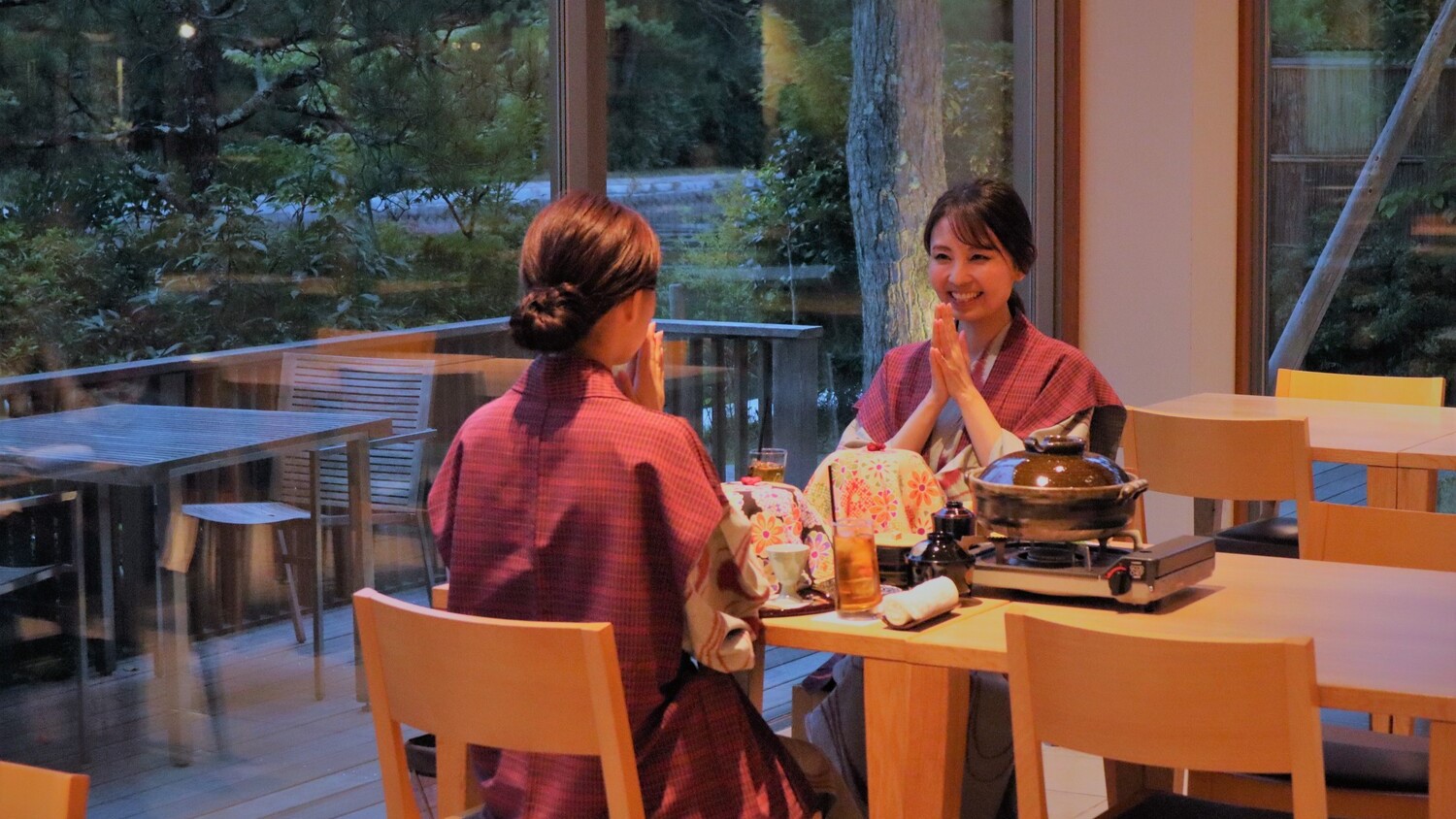 レストラン　食事イメージ