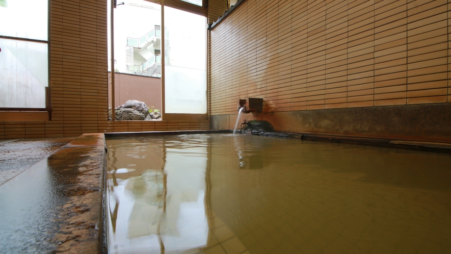 #温泉_男風呂内湯_24時間入浴可能！心行くまで湯治宿の温泉をご堪能ください。　