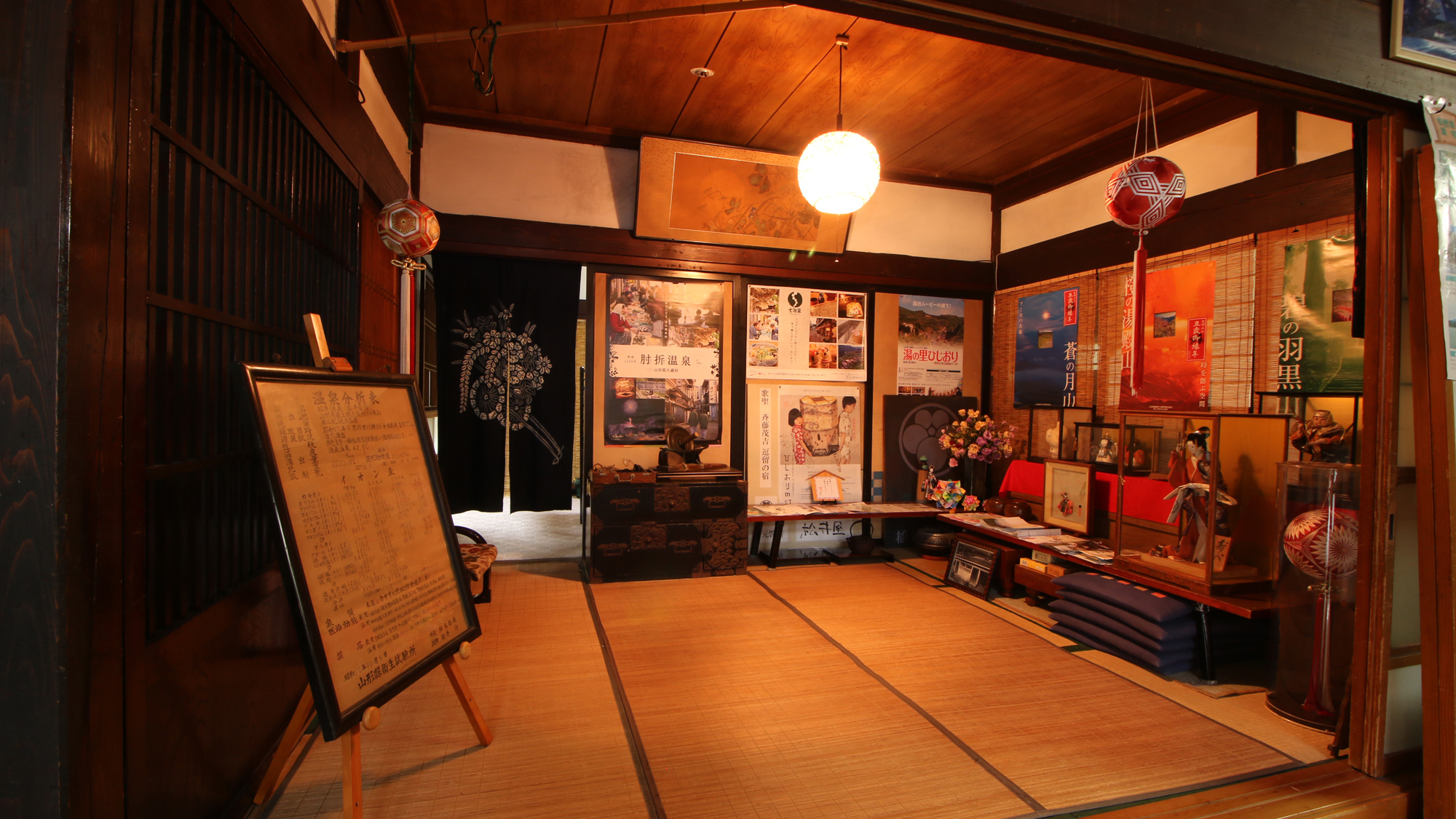 #館内_肘折温泉の中でも古い歴史を持つ当館。ノスタルジックな館内です。