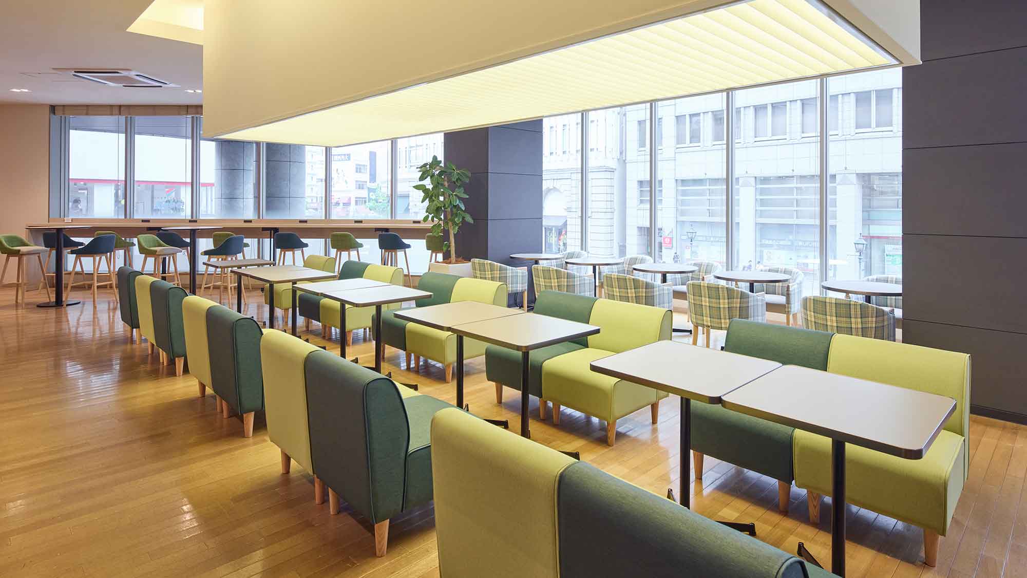 7:00～10:00 朝食会場／15:00～22:00 ご宿泊者専用ラウンジとしてご利用いただけます