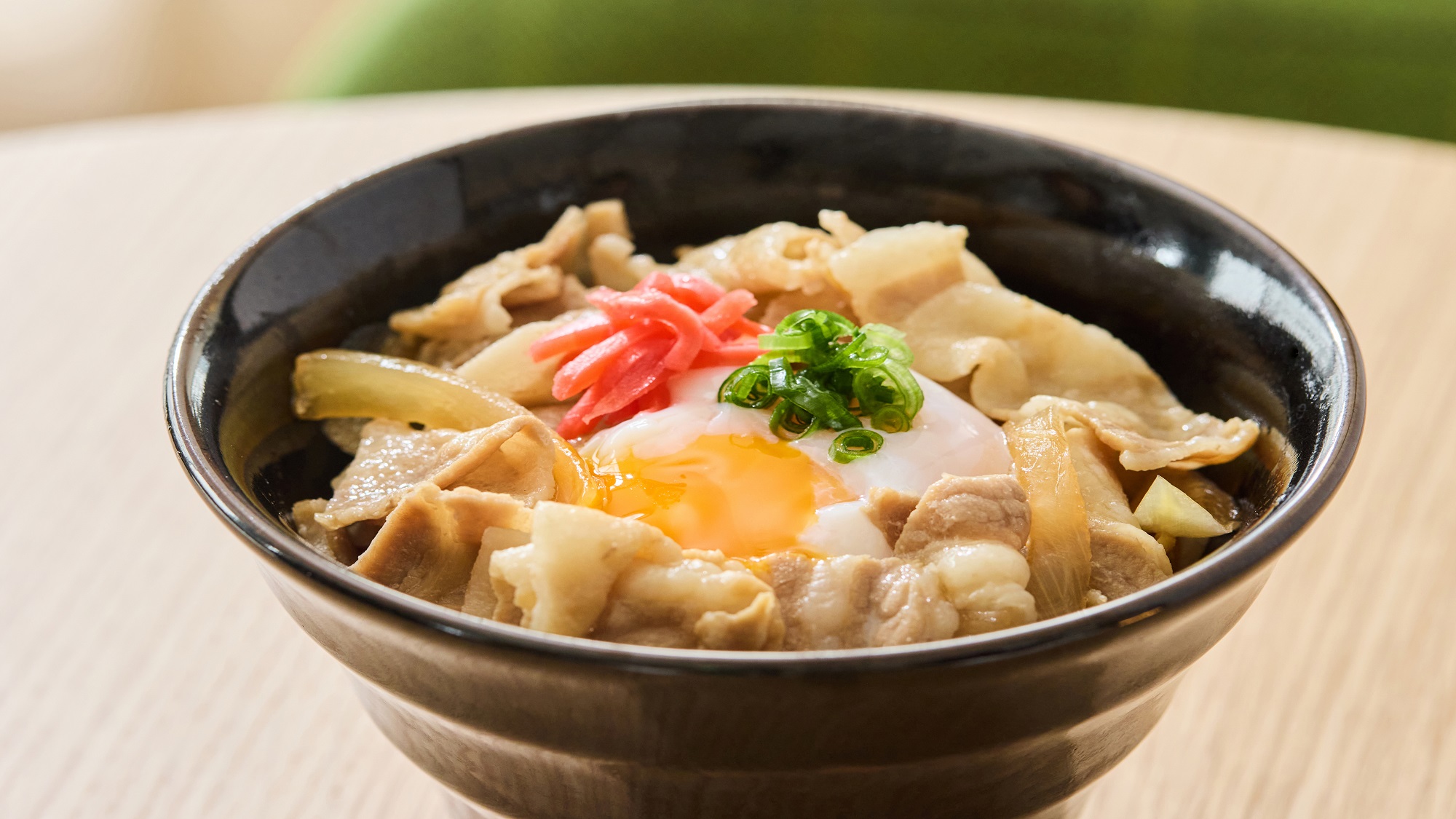 神戸の高尾牧場のオリジナルブランドポーク「神戸ポーク」を使った豚丼