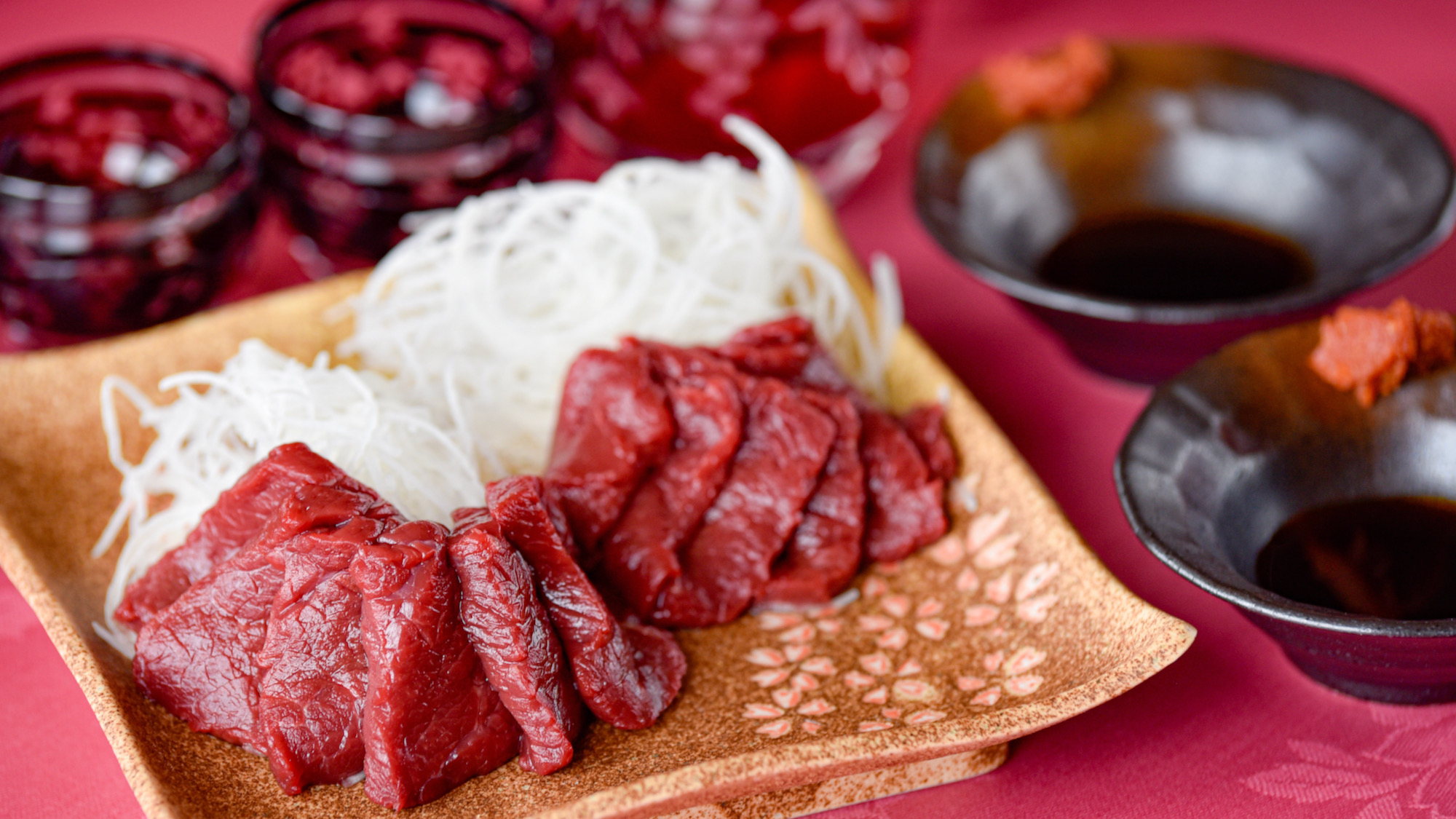 馬刺し＆地酒追加プラン一例。