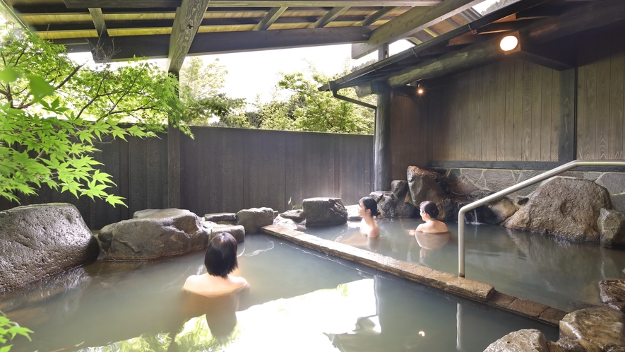 ■大浴場　女風呂　露天風呂は屋根付き