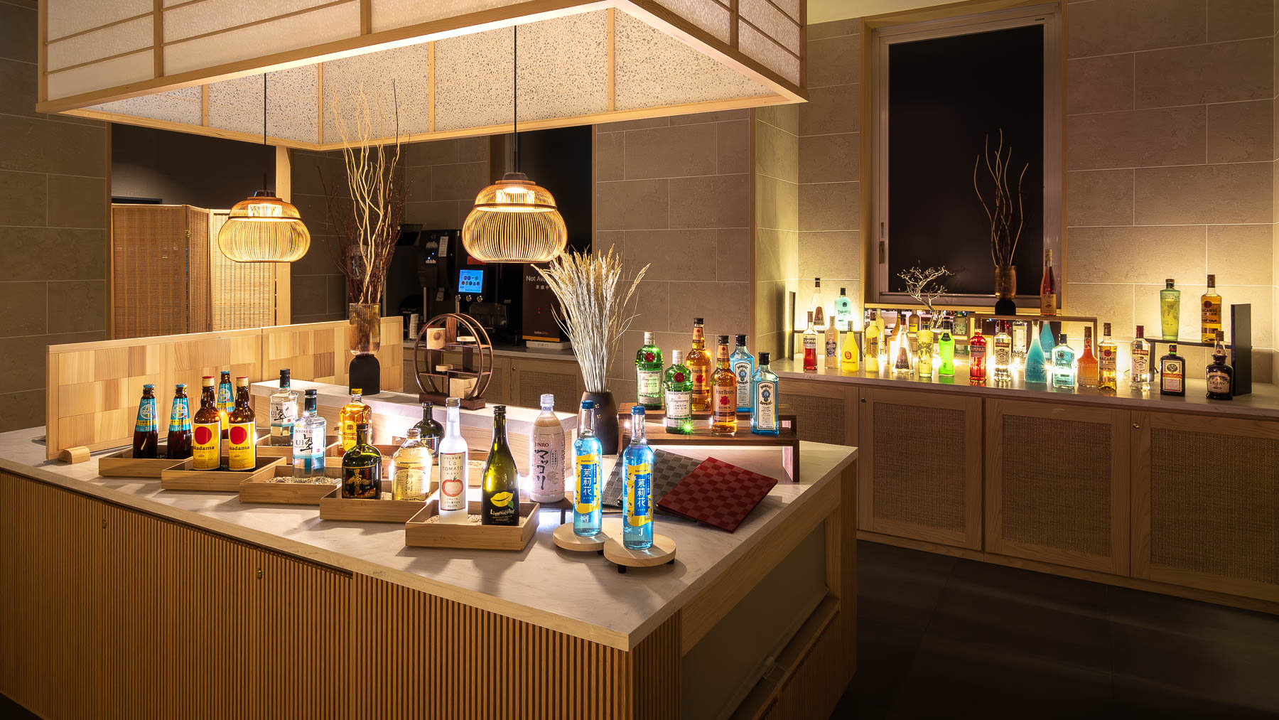 ワインや焼酎、コーヒー等をラウンジでゆったりと楽しめる無料ウェルカムバー