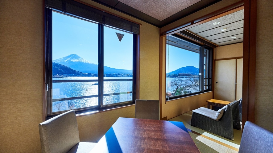 吟景 (３階) 和洋室 禁煙　河口湖越しに富士山