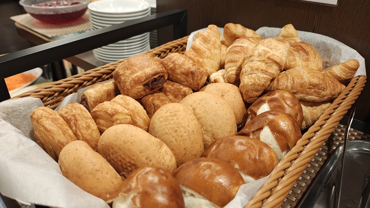 【バイキング朝食付】お土産にスイーツをどうぞ！めひかり塩チョコ１箱付プラン