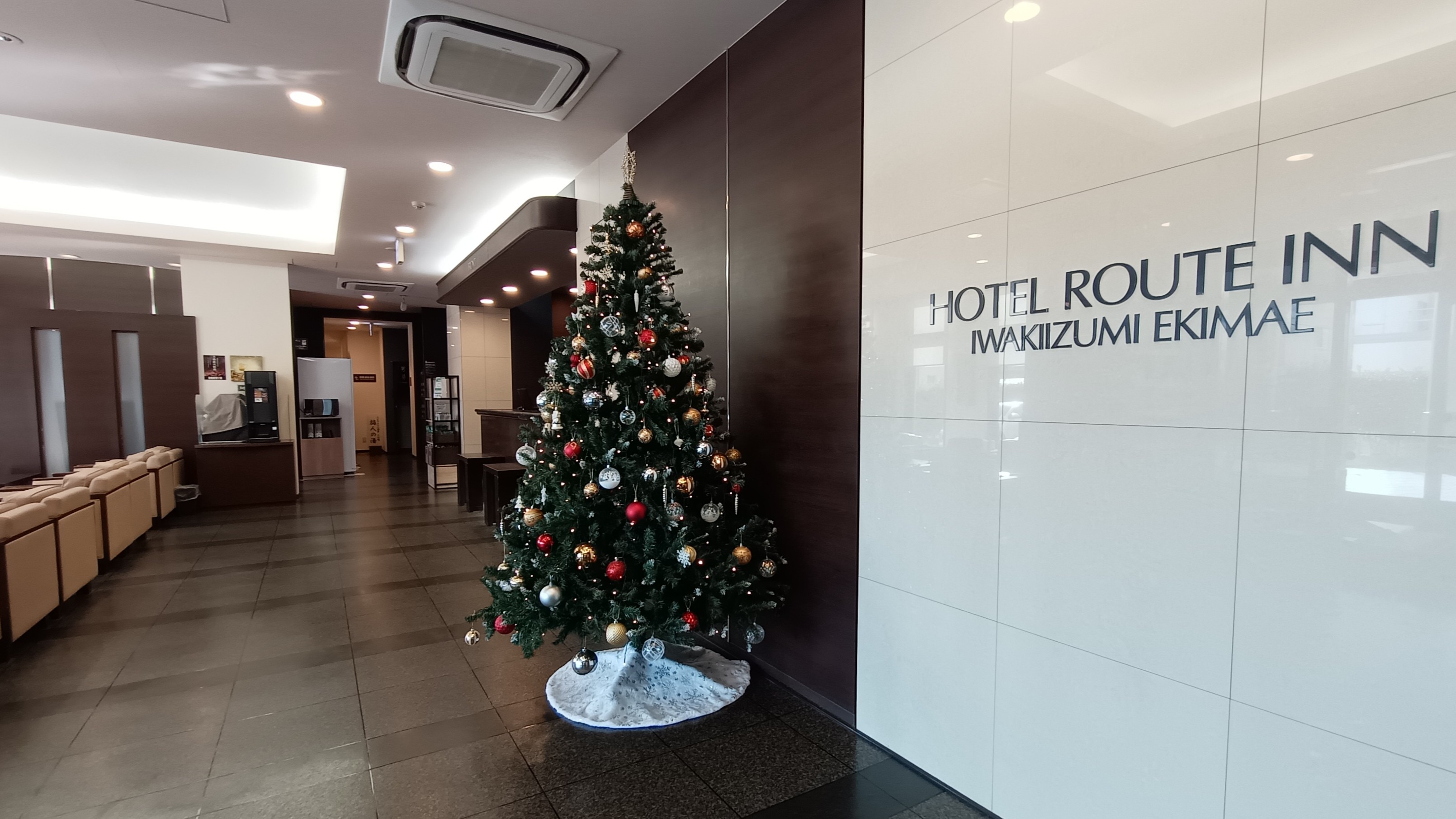 【本館ロビー】クリスマスツリー
