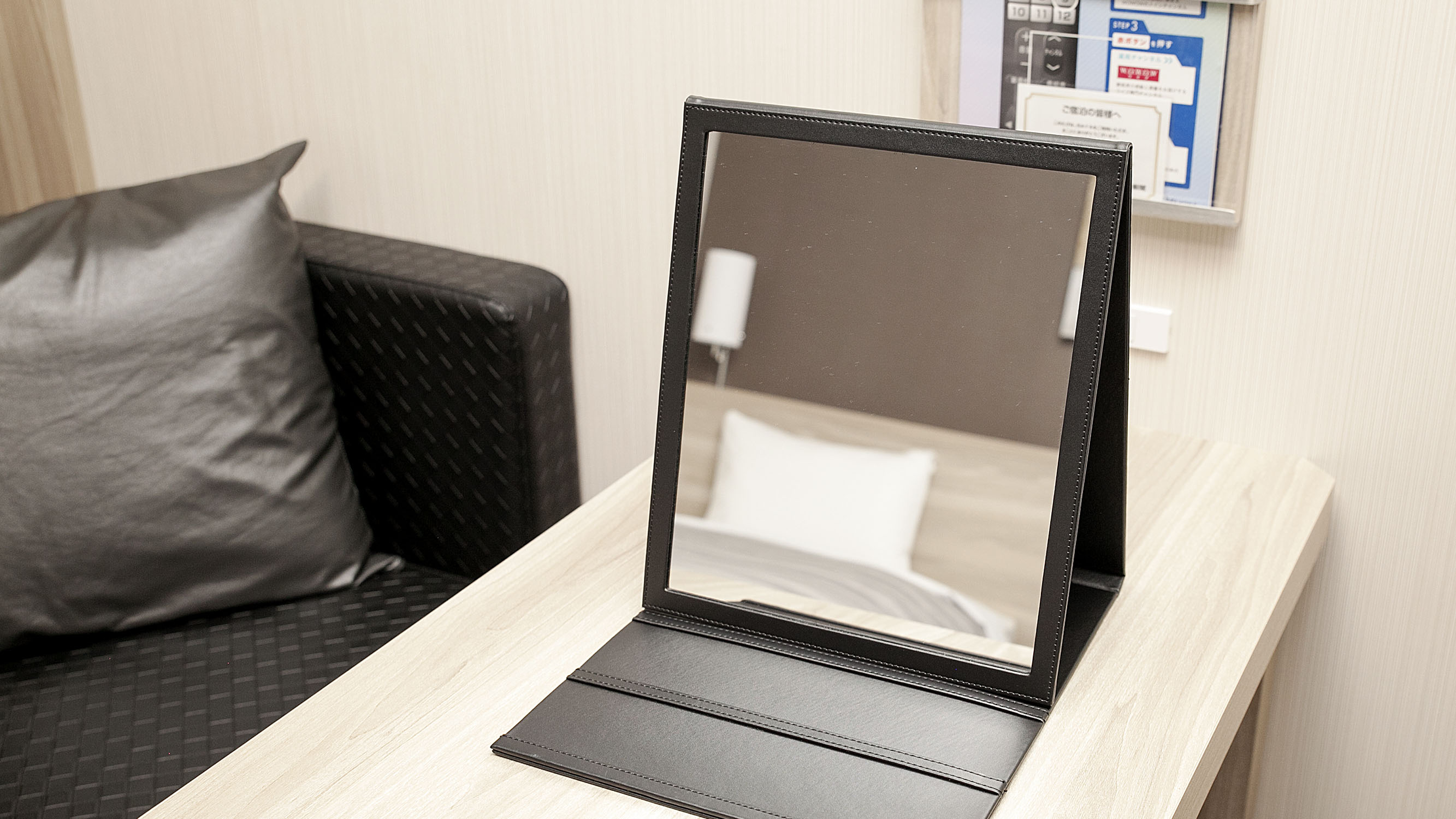 【西館客室】スタンド鏡