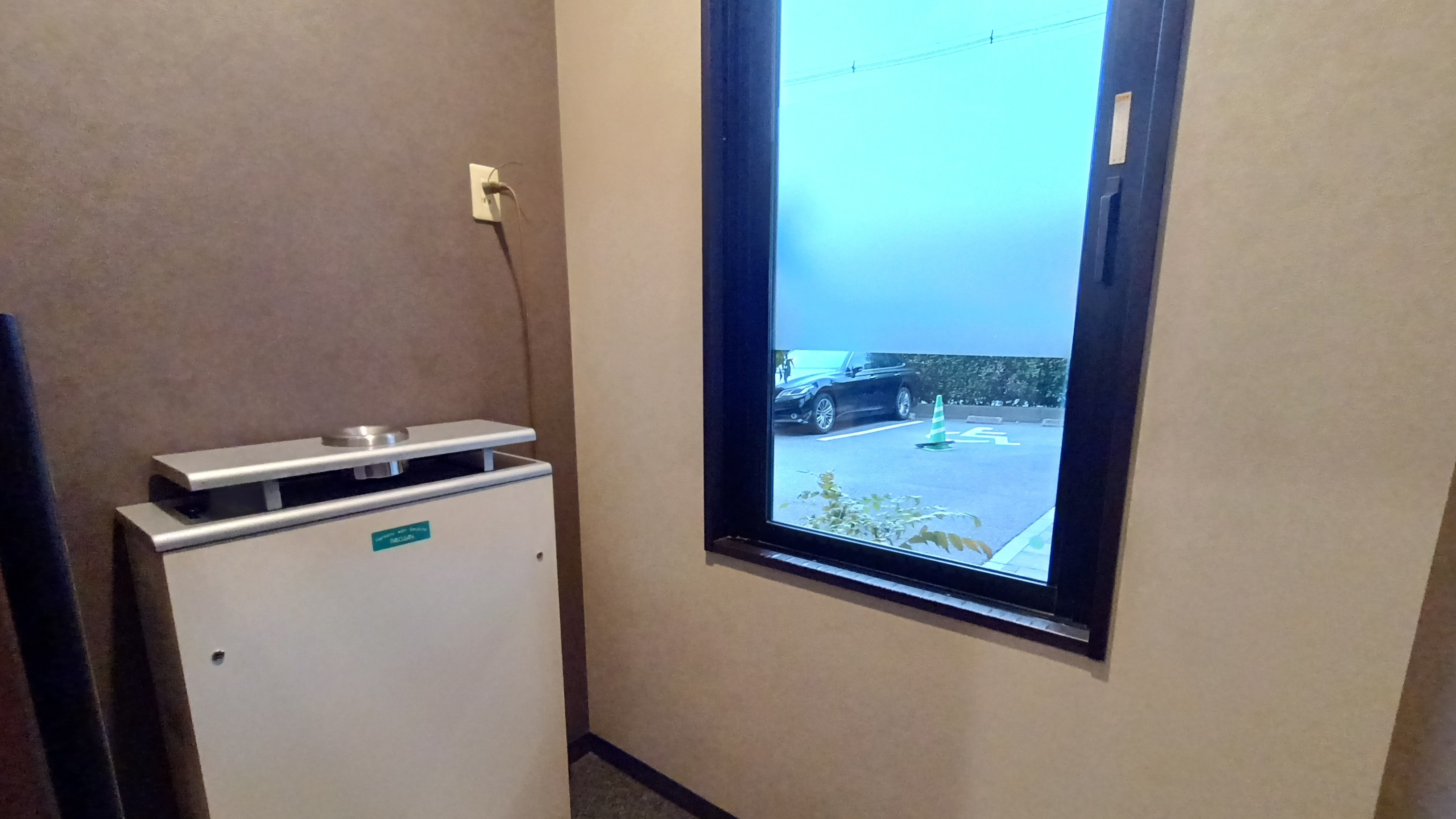 【本館1階・西館2階】喫煙所